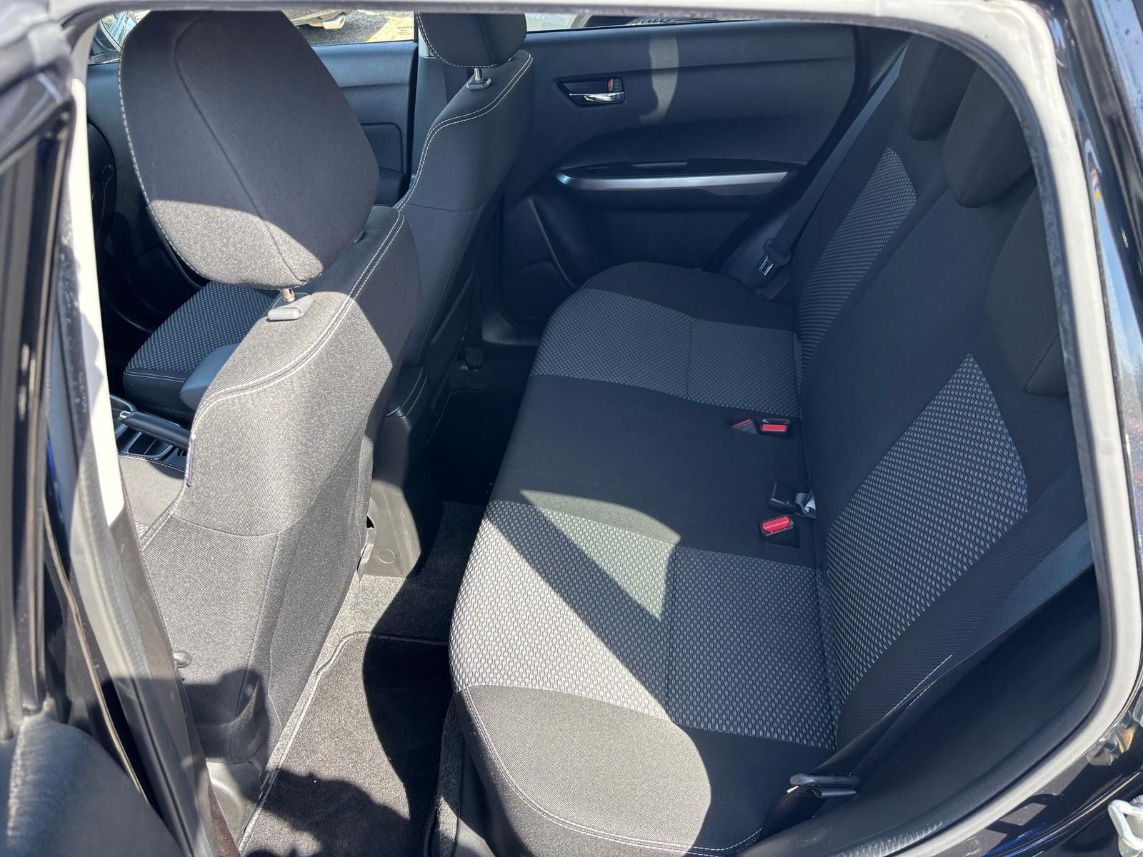 Suzuki Vitara 1.5 Hybrid Comfort - Samsaru's Car Outlet