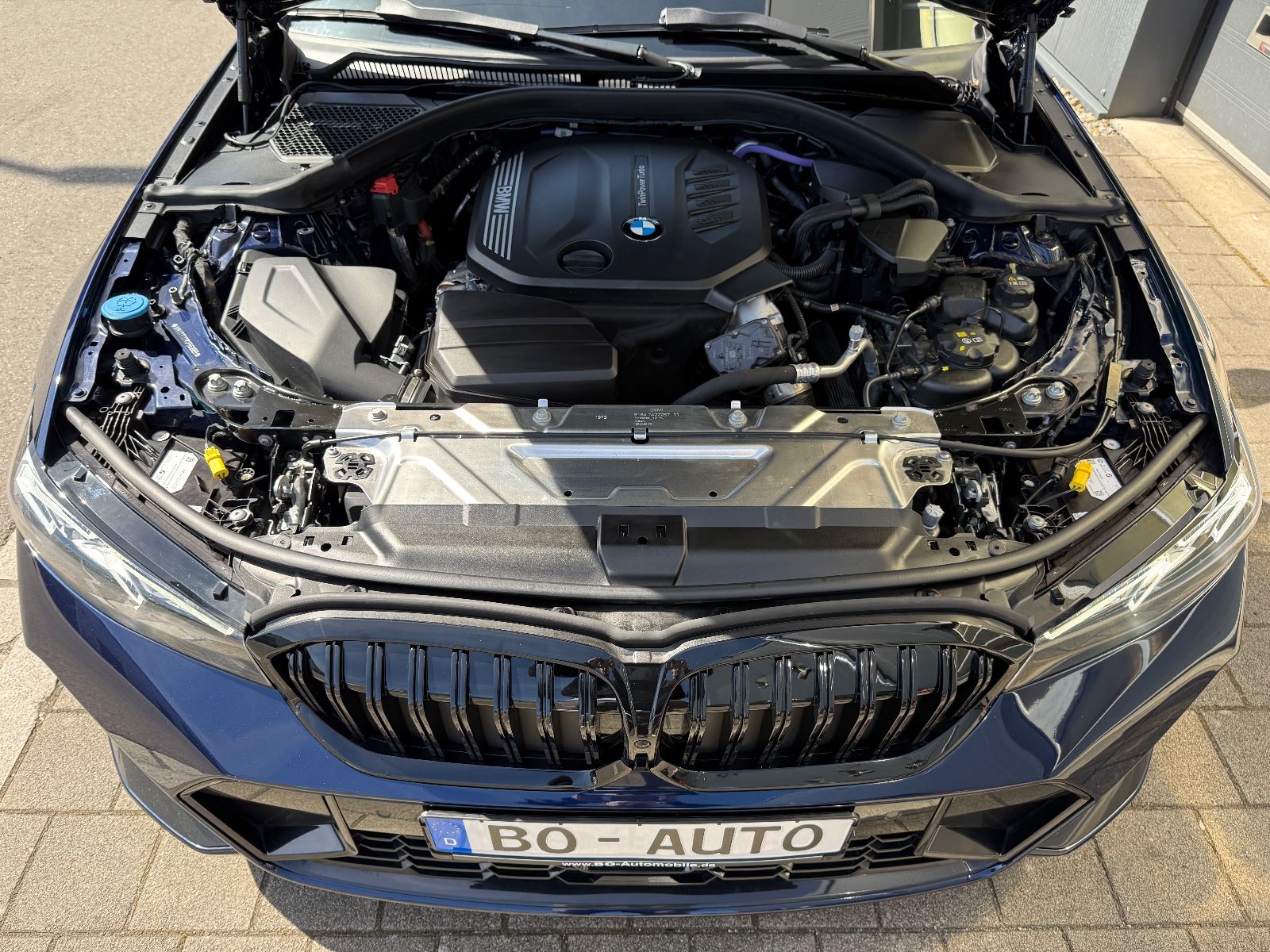 BMW 320 d xDrive M-SPORT - Samsaru's Car Outlet