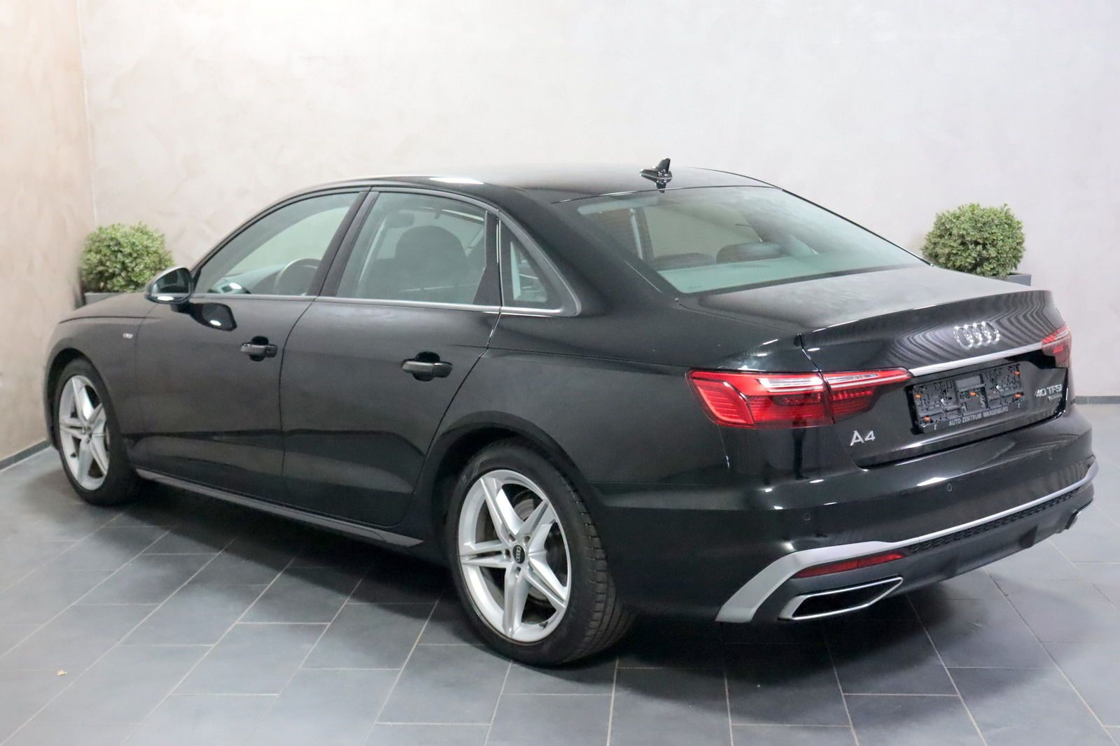Audi A4 Lim. 40 TFSI Quattro S Line - Samsaru's Car Outlet