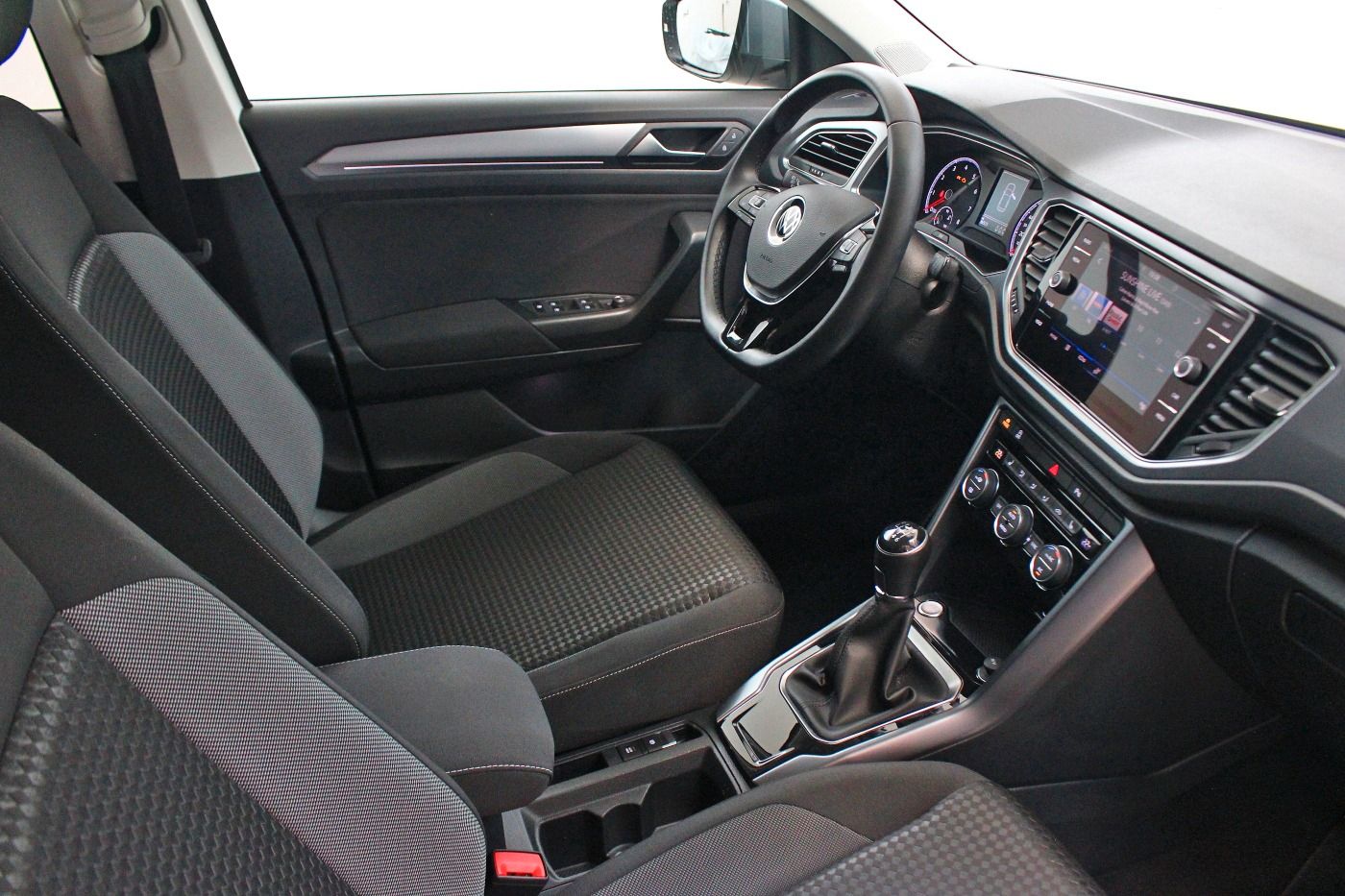Volkswagen T-Roc 1.5 TSI Active - Samsaru's Car Outlet
