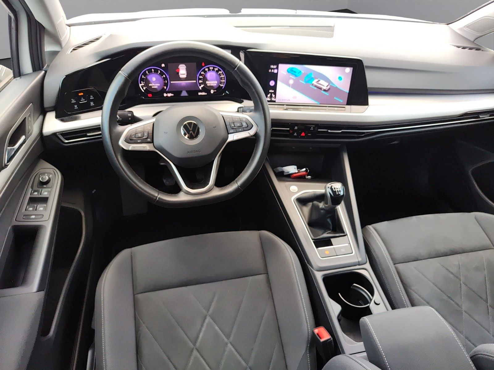 Volkswagen Golf VIII Variant 1.5 TSI - Samsaru's Car Outlet