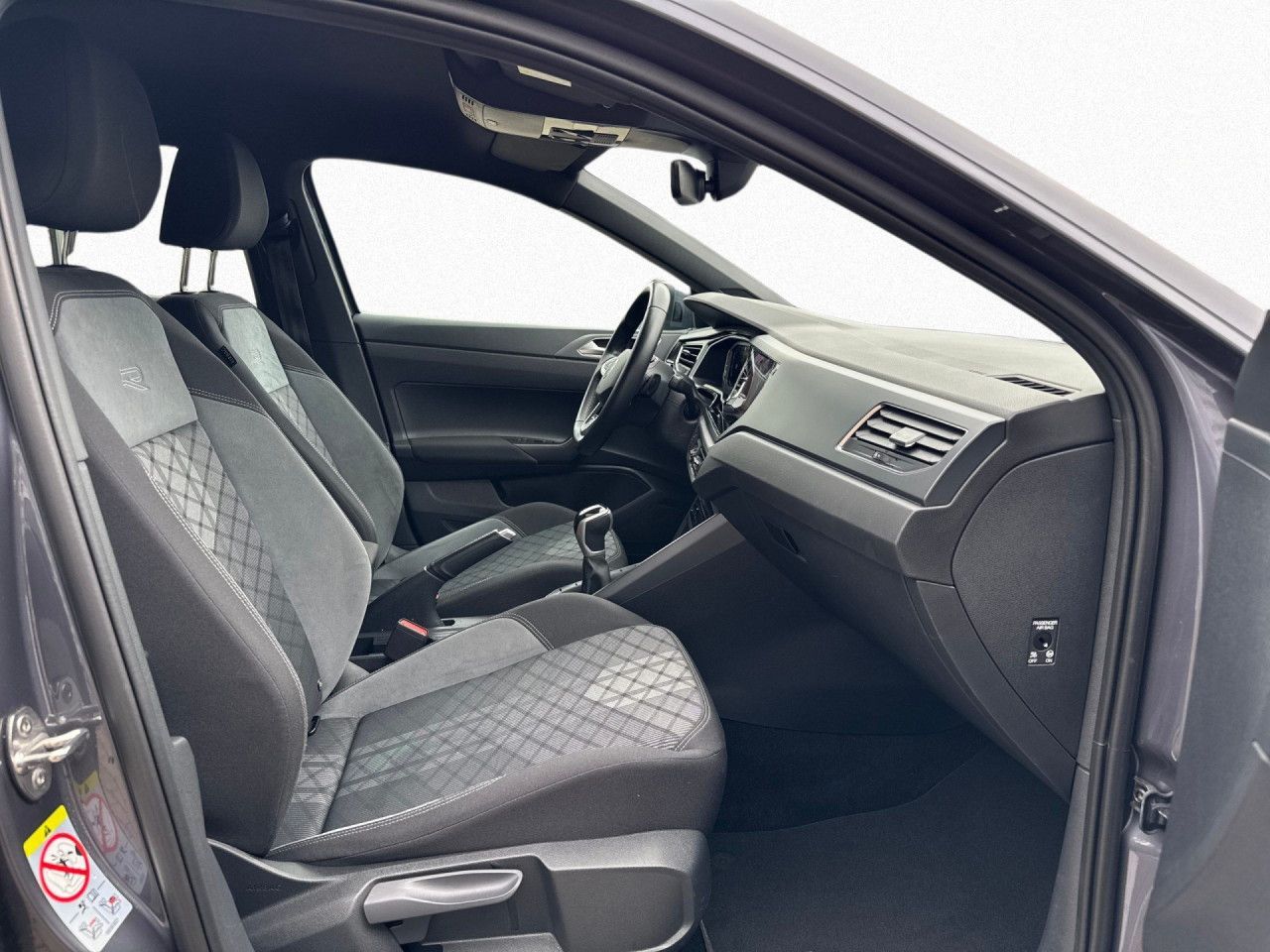Volkswagen Taigo 1.5 TSI R-Line - Samsaru's Car Outlet