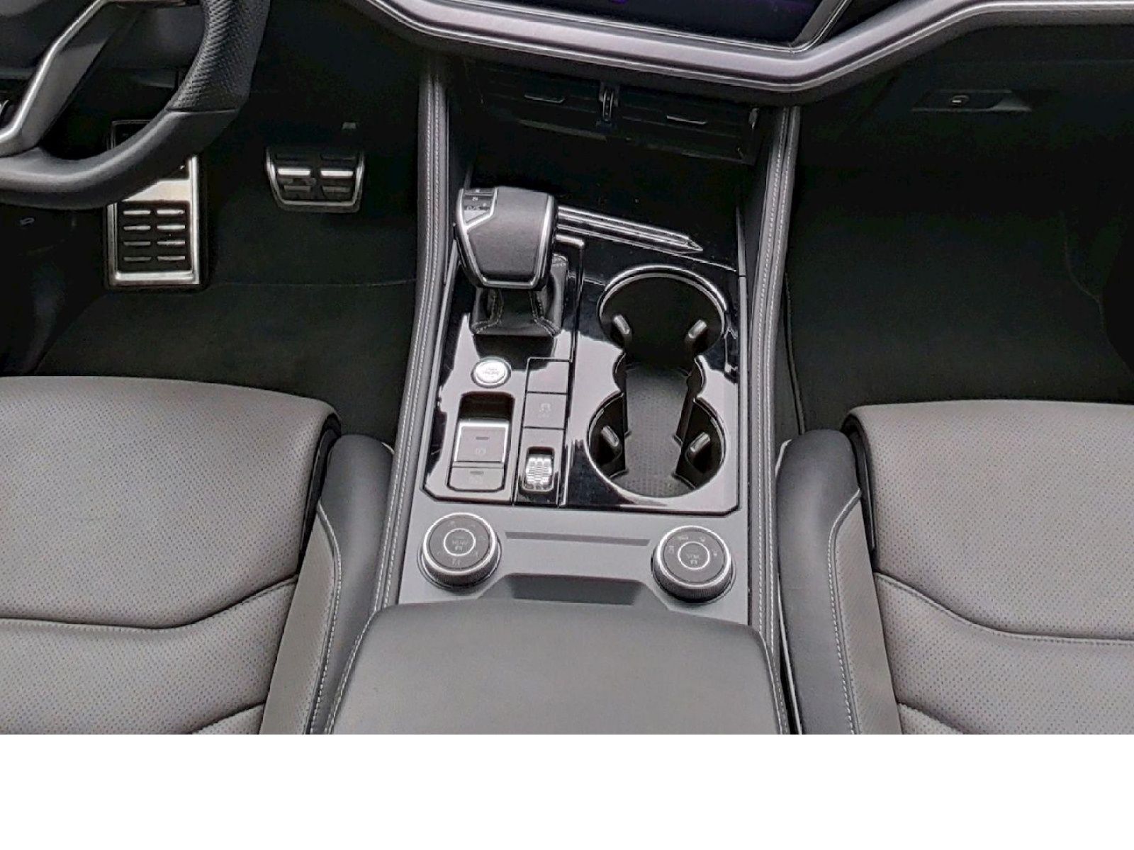 Volkswagen Touareg 3.0 TDI R-line Black - Samsaru's Car Outlet