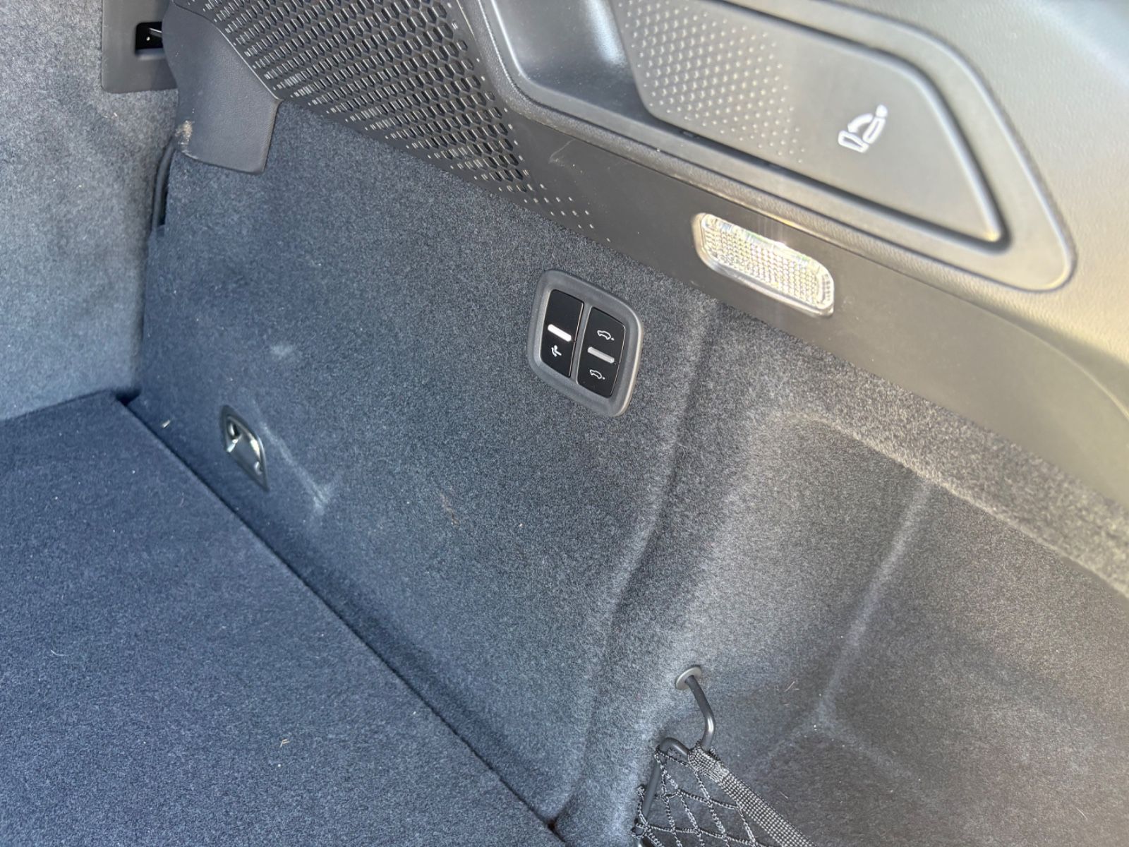 Porsche Macan Electric 4 S - Samsaru's Car Outlet