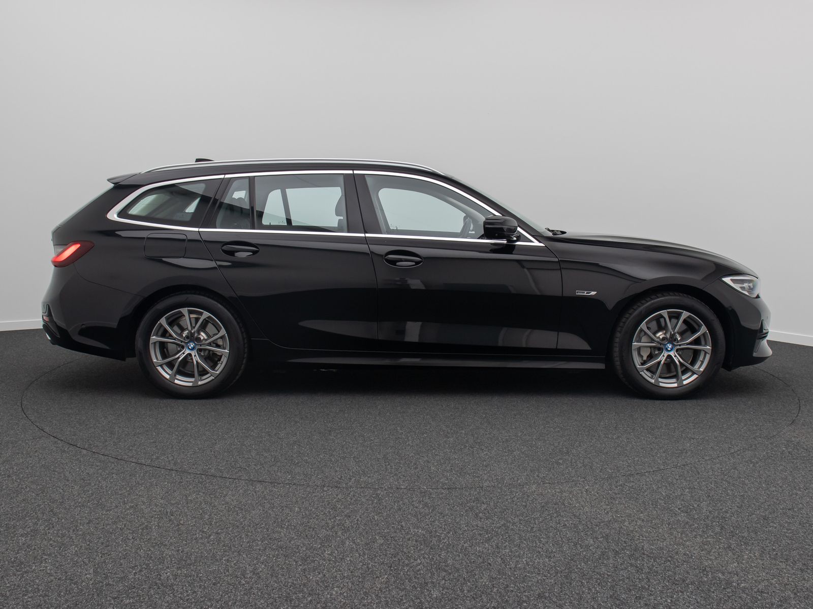 BMW 330e Sport Line - Samsaru's Car Outlet