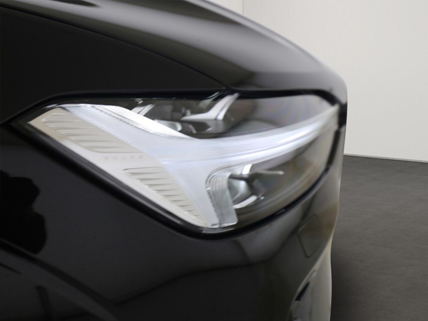 Volvo XC60 T8 Ultra Dark Recharge Plug-In Hybrid AWD - Samsaru's Car Outlet