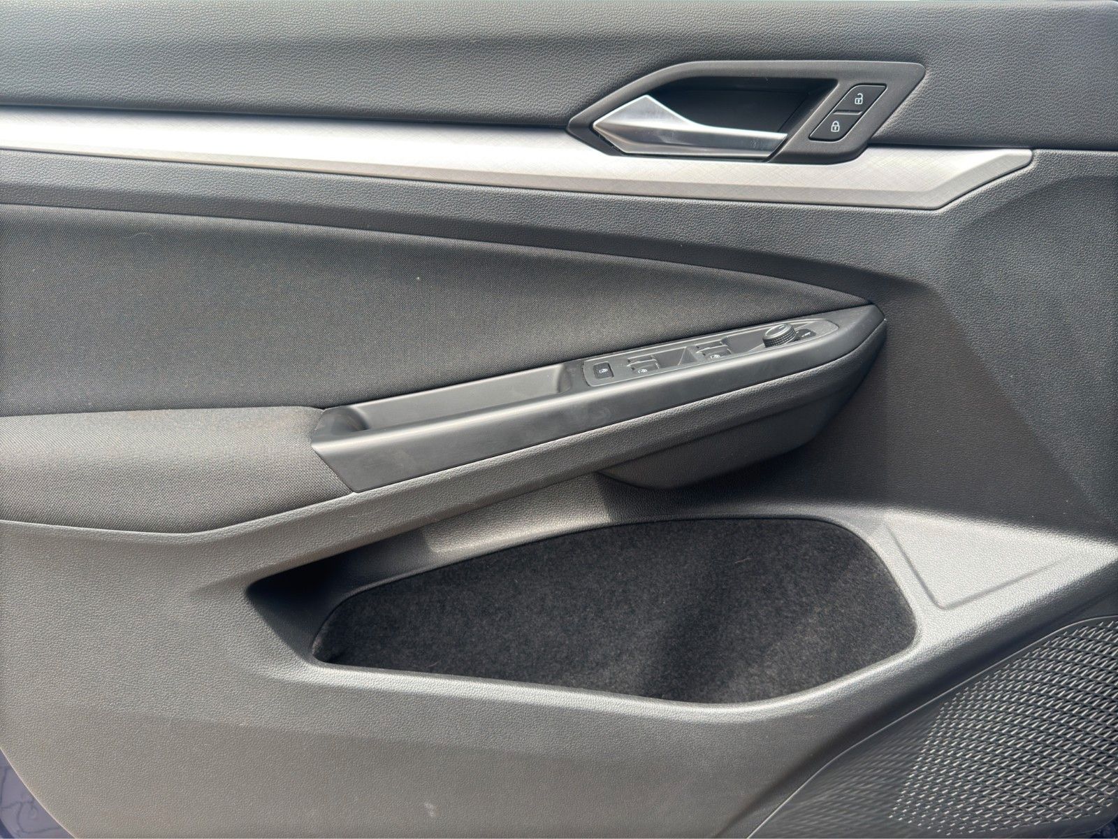 Volkswagen Golf VIII Life eTSI - Samsaru's Car Outlet