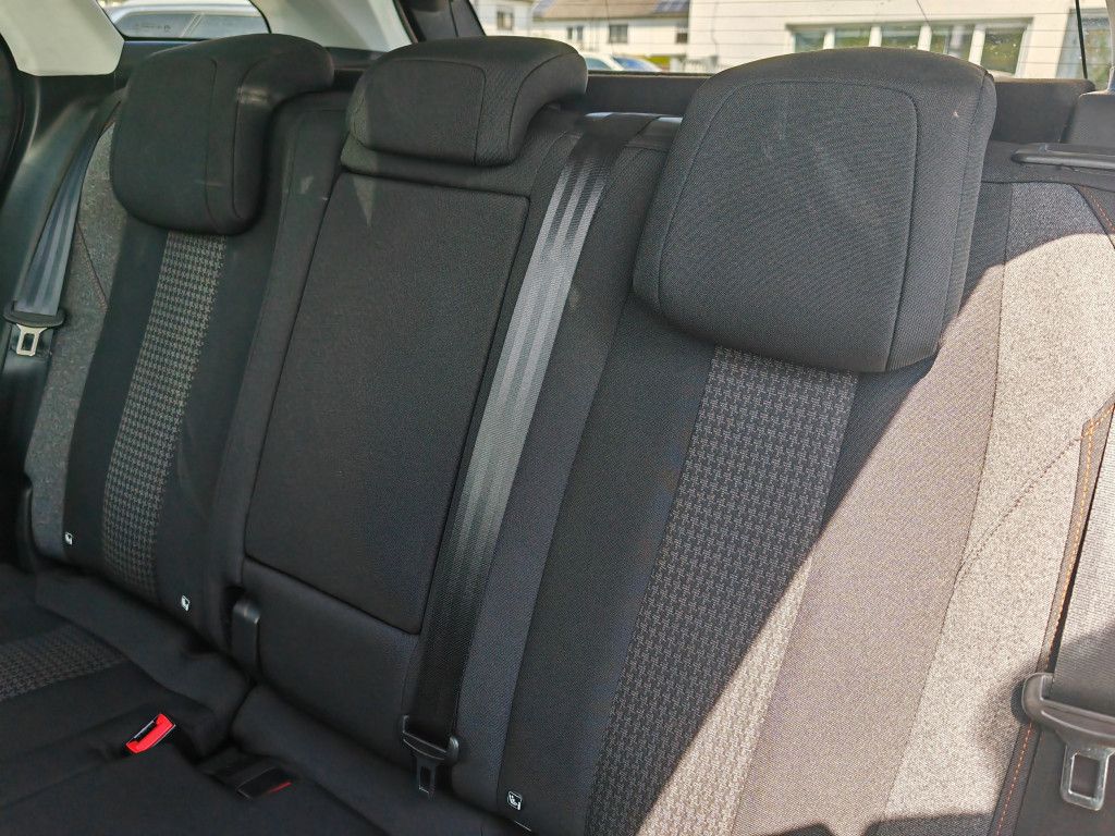 Peugeot 3008 BlueHDI 130 EAT8 KOMFORTSITZ - Samsaru's Car Outlet