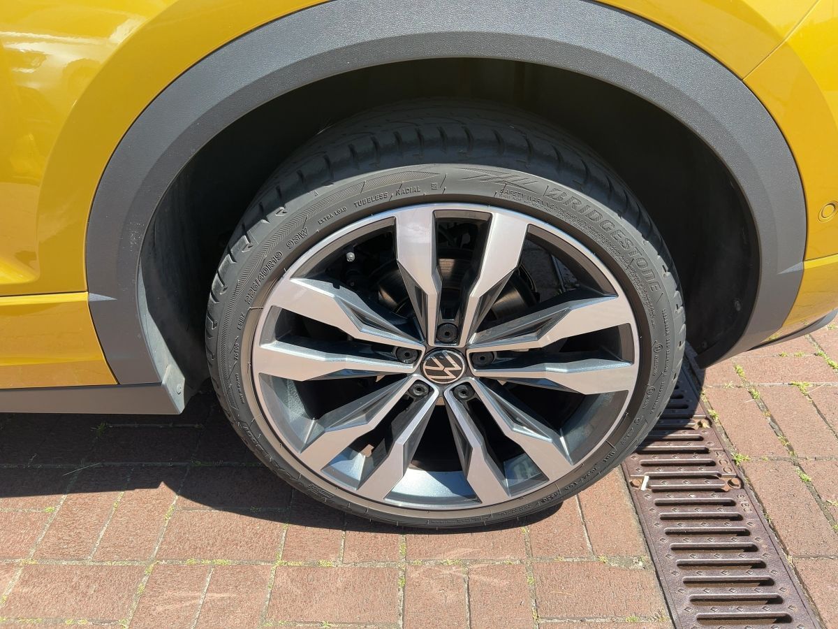 Volkswagen T-Roc R-Line - Samsaru's Car Outlet