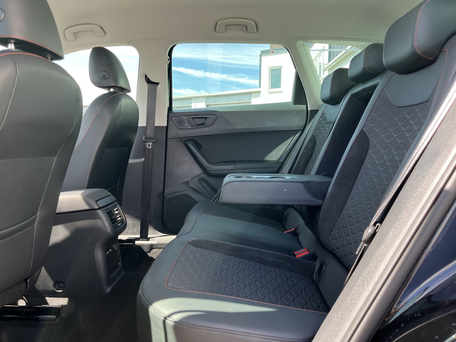 Seat Ateca 1.5 TSI DSG FR AHK 18" NaviPlus 360-RFK Be