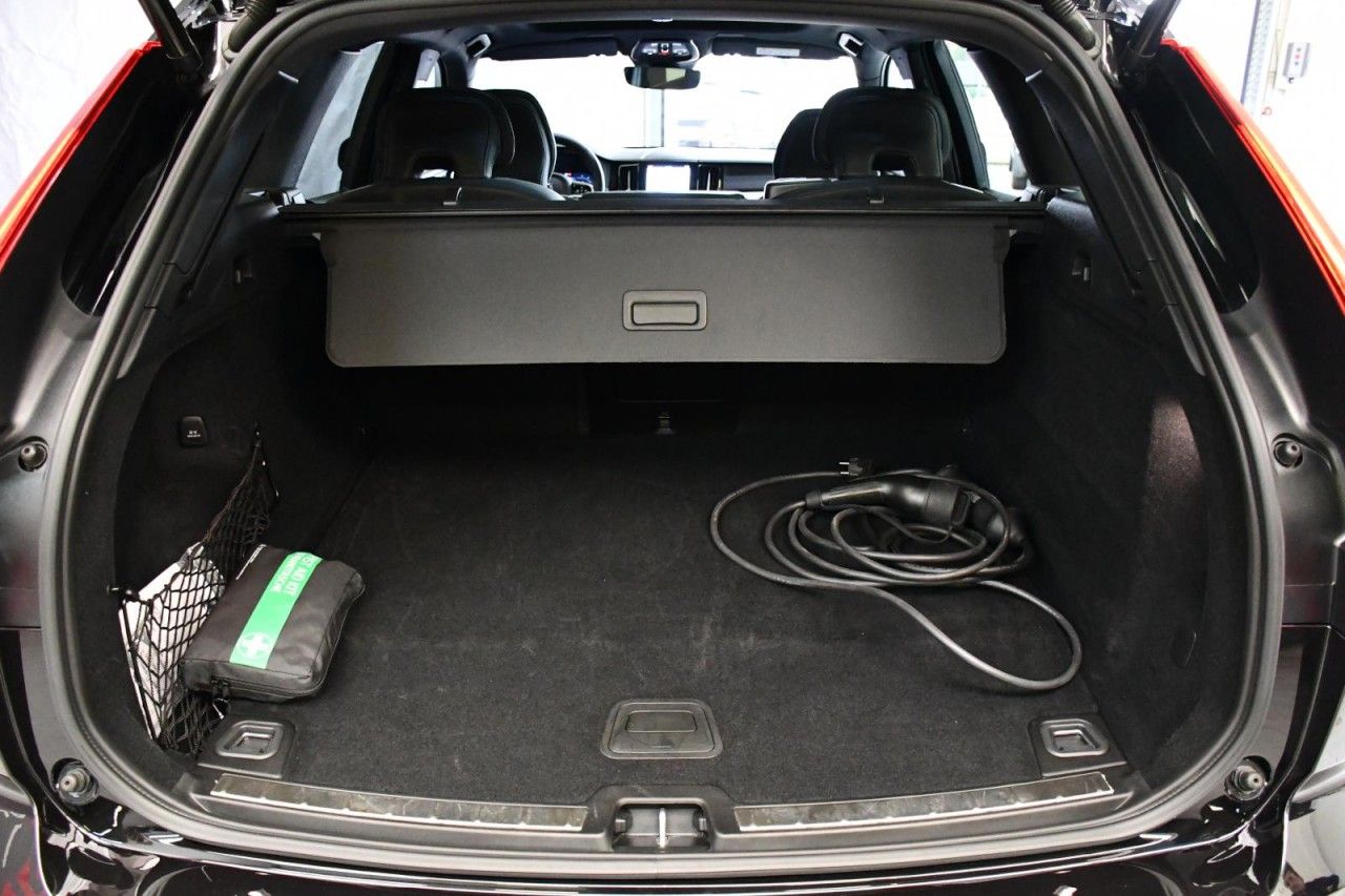 Volvo XC60 T6 Recharge Ultra Black AWD - Samsaru's Car Outlet