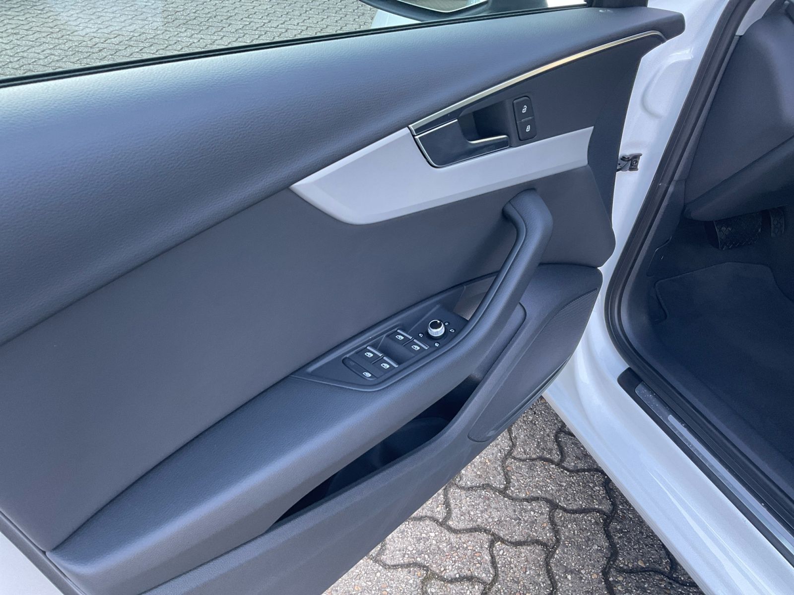 Audi A4 Avant 40 TDI S tronic Business - Samsaru's Car Outlet