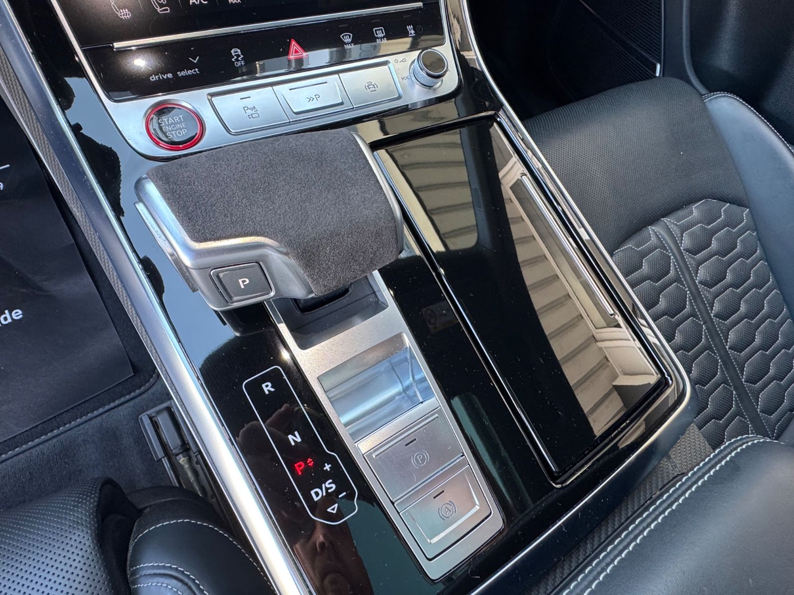Audi RSQ8/HD-Matrix/PANO/AHK/23"/StdHeiz/BLACK/360°/