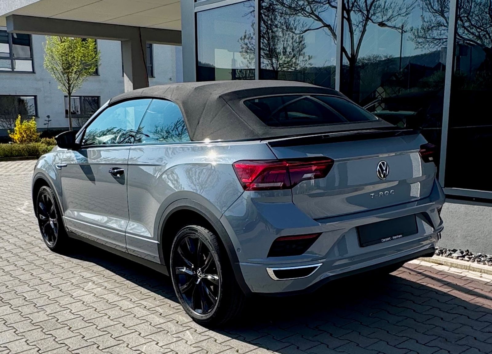 Volkswagen T-Roc R-Line - Samsaru's Car Outlet