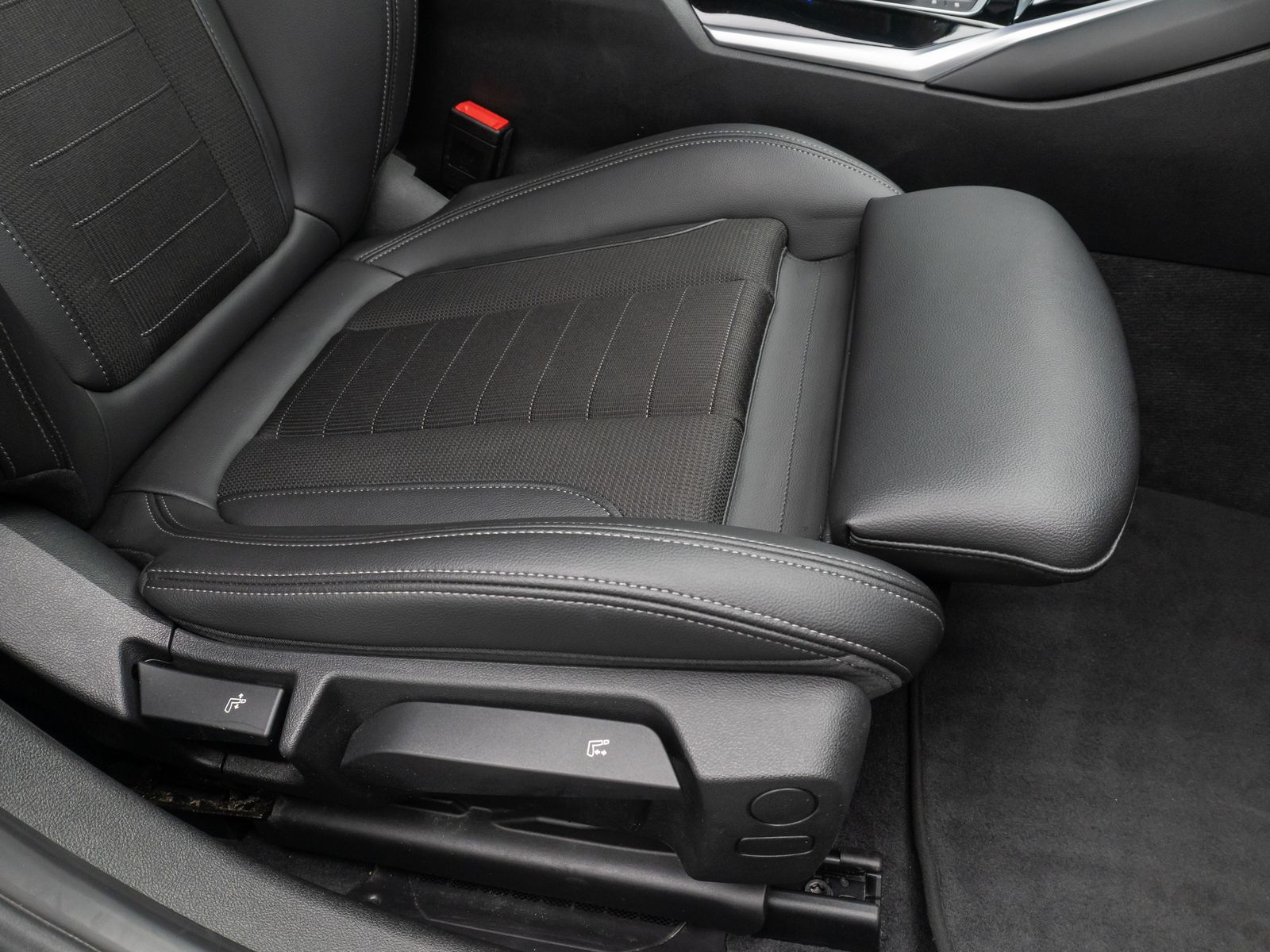 BMW 320d xD Sport Line - Samsaru's Car Outlet