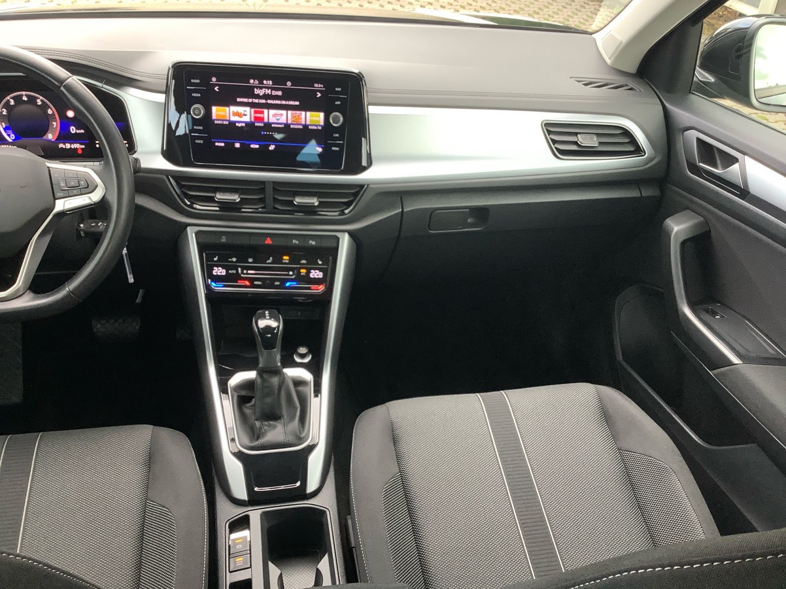 Volkswagen T-Roc 1.5 TSI DSG Life - Samsaru's Car Outlet