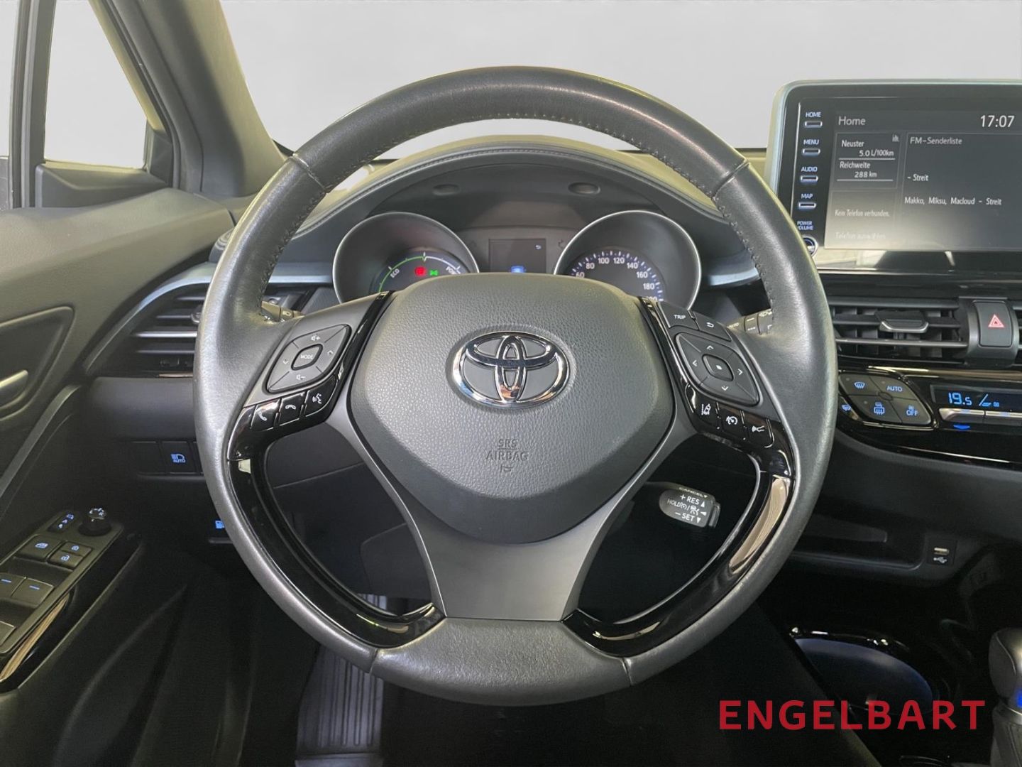 Toyota C-HR 1.8 Hybrid Lounge - Samsaru's Car Outlet