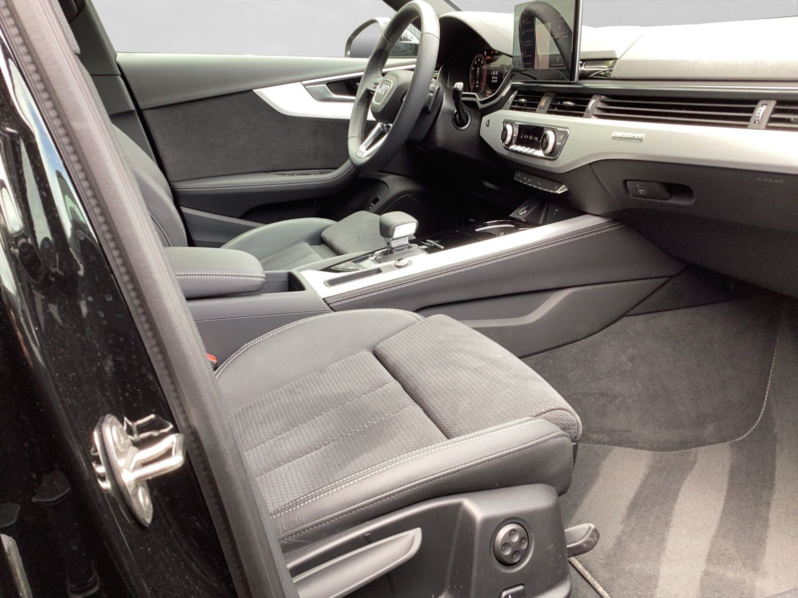 Audi A4 Avant 40 TFSI Q 2 x S LINE AHK LM19 MATRIX-LE