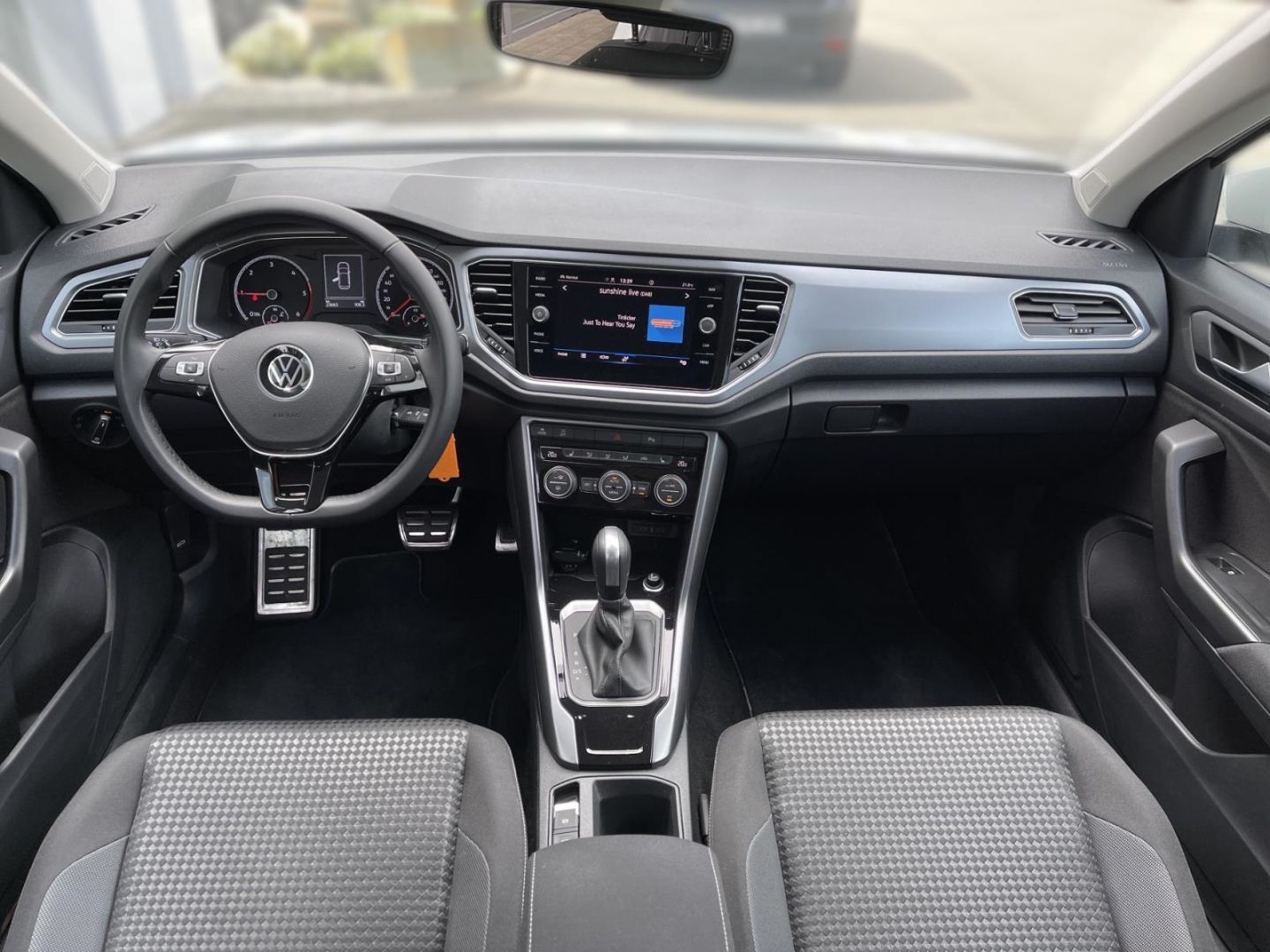 Volkswagen T-Roc Active 2.0 TDI DSG - Samsaru's Car Outlet