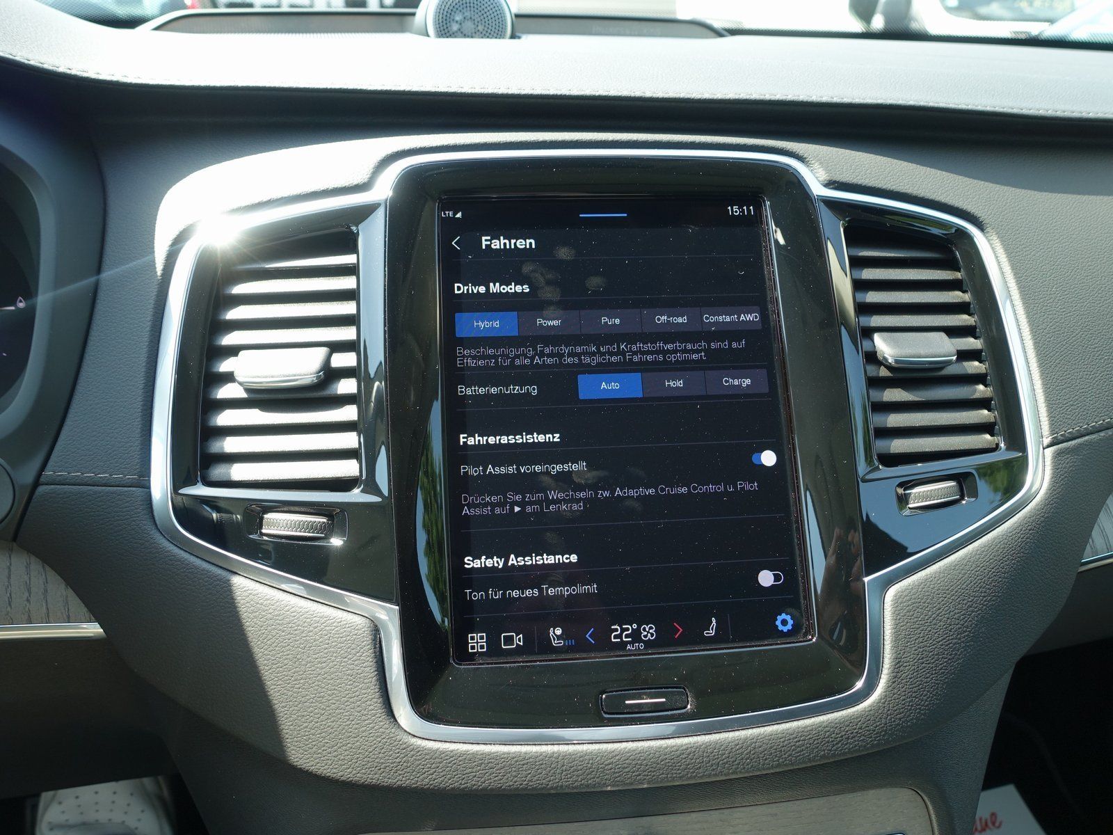 Volvo XC90 Ultra Dark T8 AWD Plug-in Hybrid - Samsaru's Car Outlet