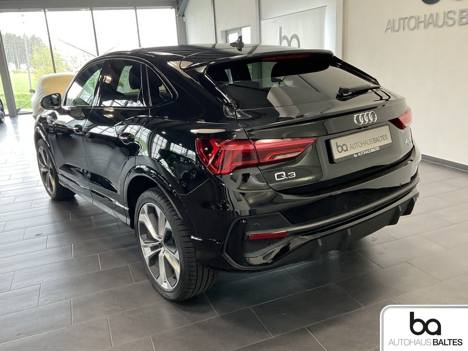 Audi Q3 Sportback 40 TDI quattro S line - Samsaru's Car Outlet