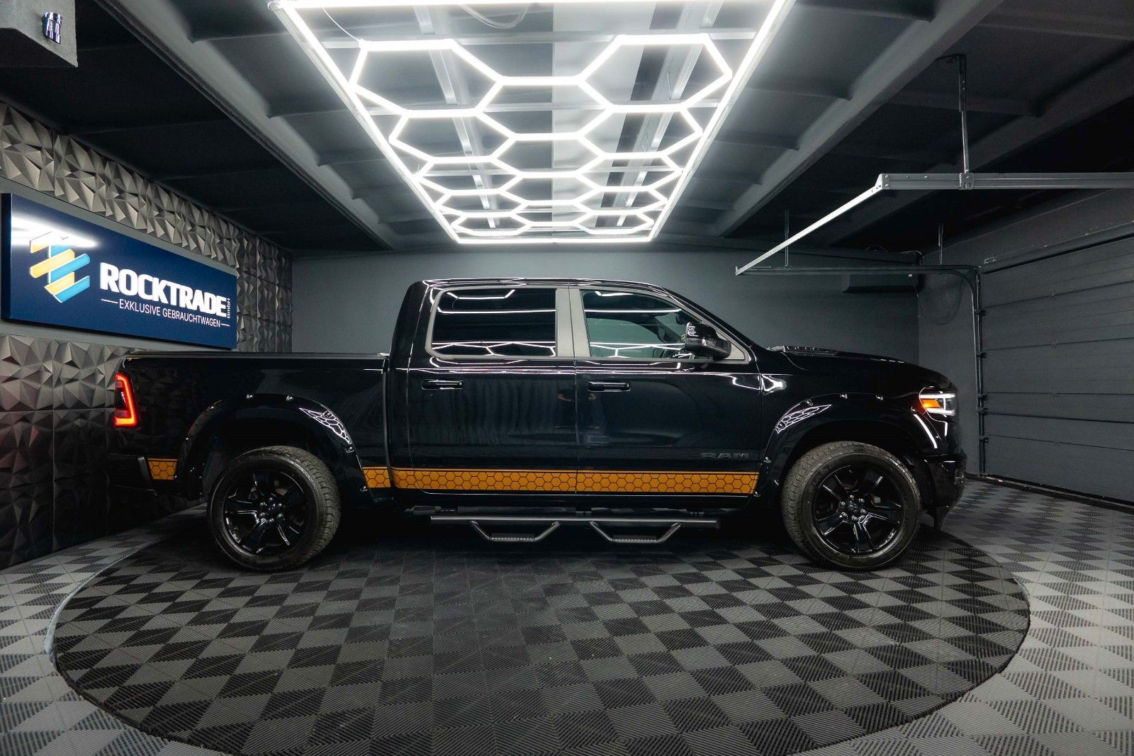 Dodge RAM 5.7 V8 HEMI 4x4 OFFROAD Night Limited 19%
