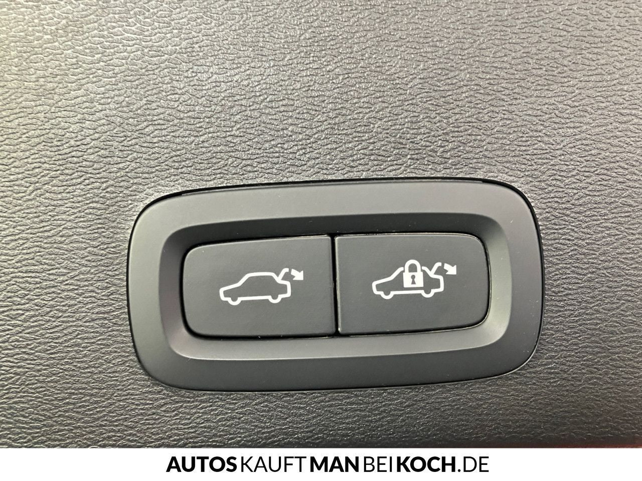 Volvo XC40 B3 DKG Core AHK LED SHZ/LHZ NAVI PDC/CAM!