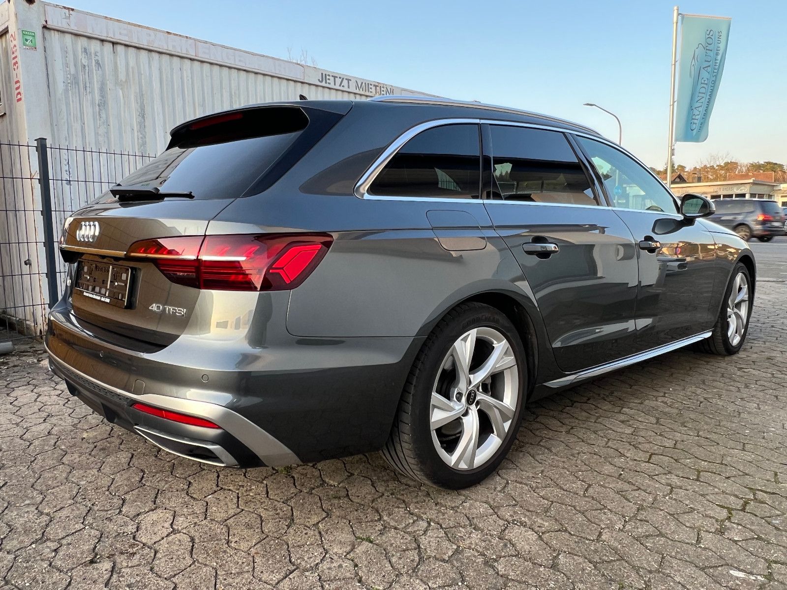 Audi A4 Avant 40 S line - Samsaru's Car Outlet