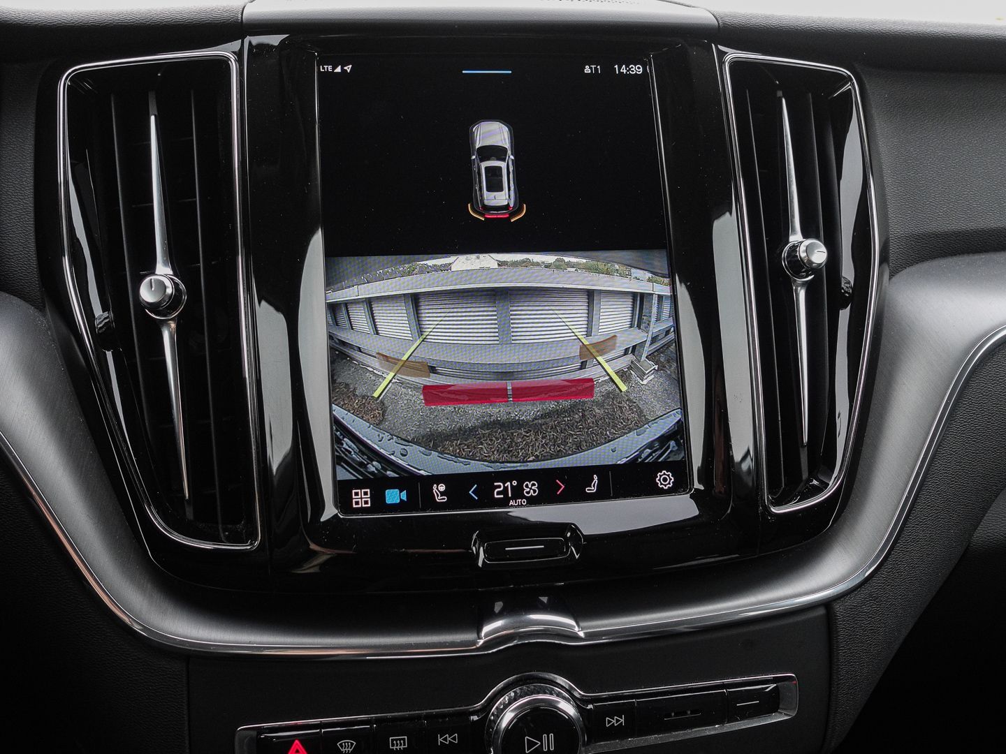 Volvo XC60 Momentum Pro AWD B4 Diesel EU6d AHK Digital