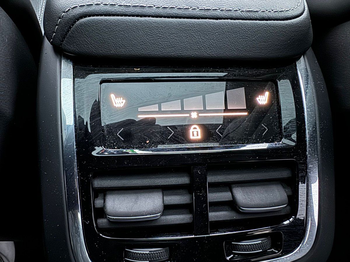 Volvo XC60 B5 AWD Ultimate Dark Luftfahrwerk Bowers &