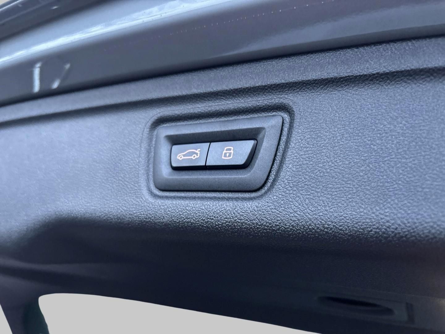BMW 330 e xDrive Touring M-Sport Pro HUD AHK Pano H&