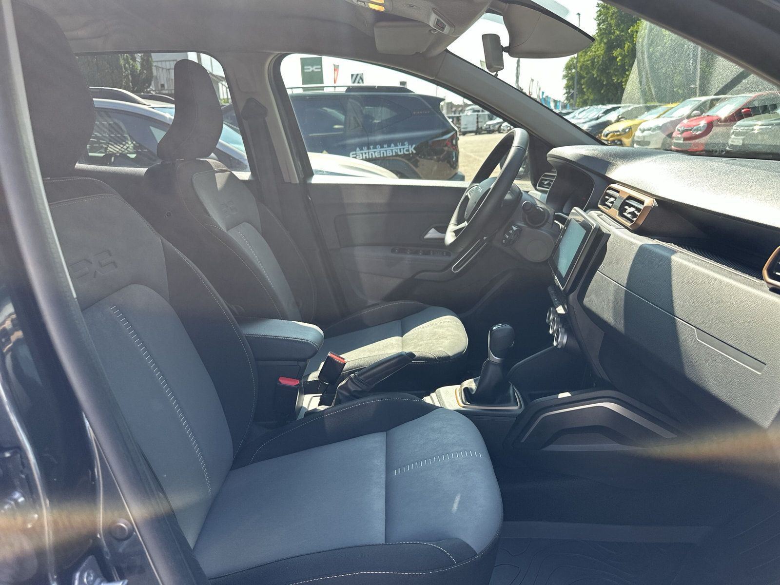 Dacia Duster Extreme 2WD 1.3 TCe 150 - Samsaru's Car Outlet