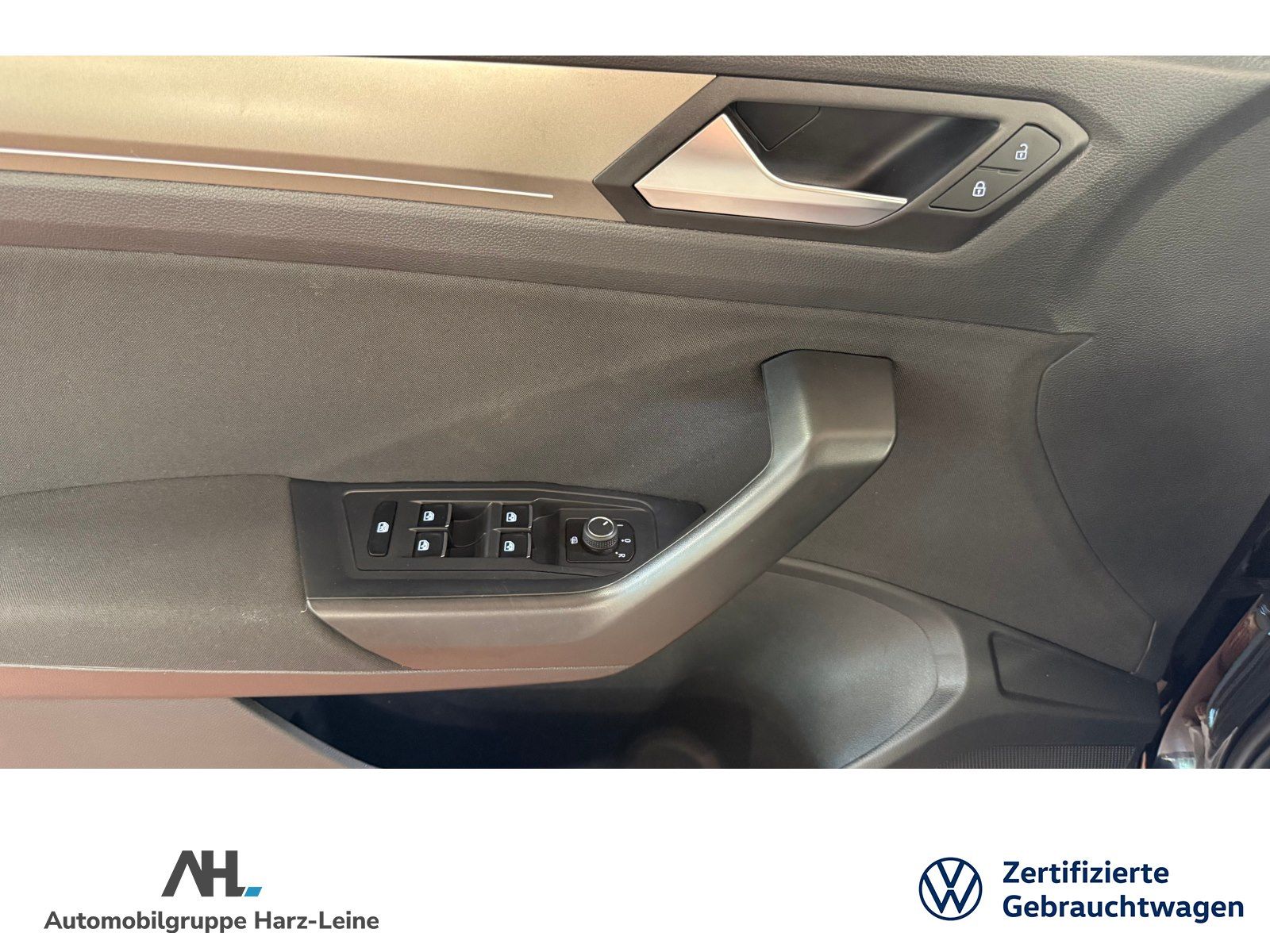 Volkswagen T-Roc 1.0 TSI Style - Samsaru's Car Outlet