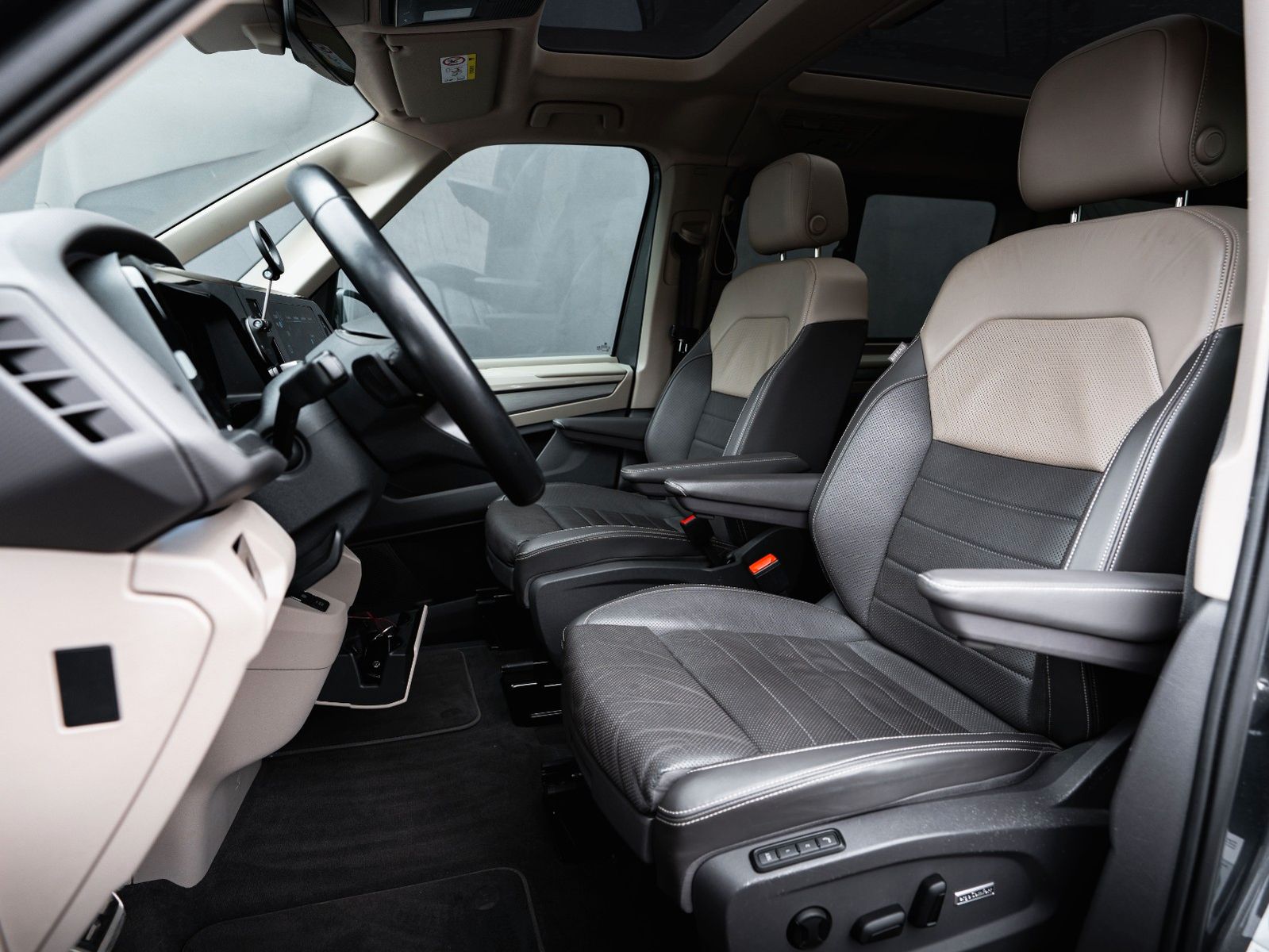 Volkswagen T7 Multivan LANG 100% VOLL TSDHZG LEDER PANO