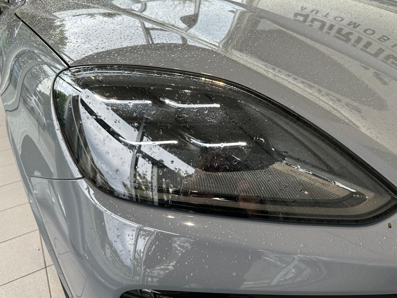 Porsche Cayenne Coupe Hybrid Facelift/gr-rot/14W/Mtx/21