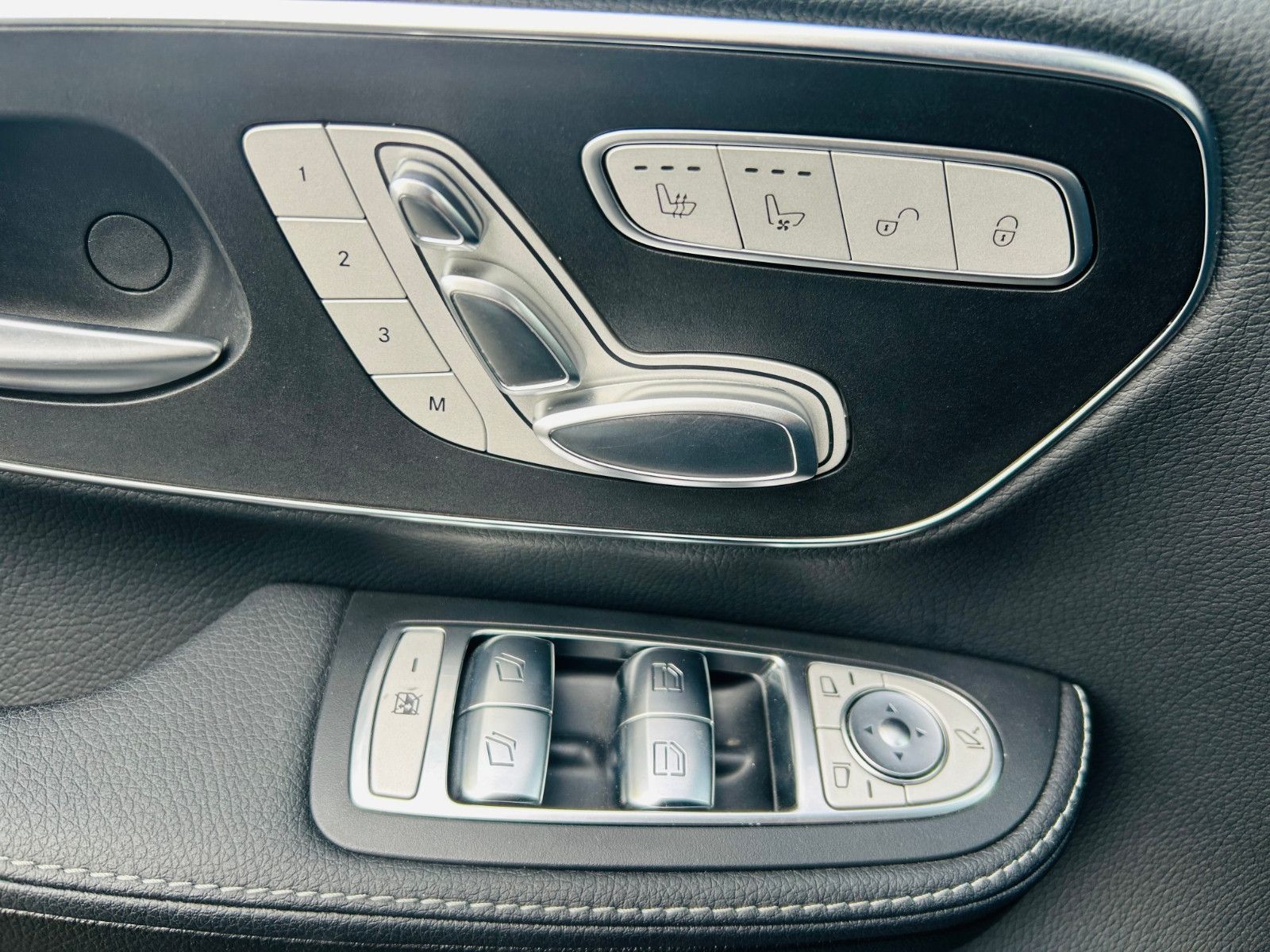 Mercedes-Benz V250 - Samsaru's Car Outlet