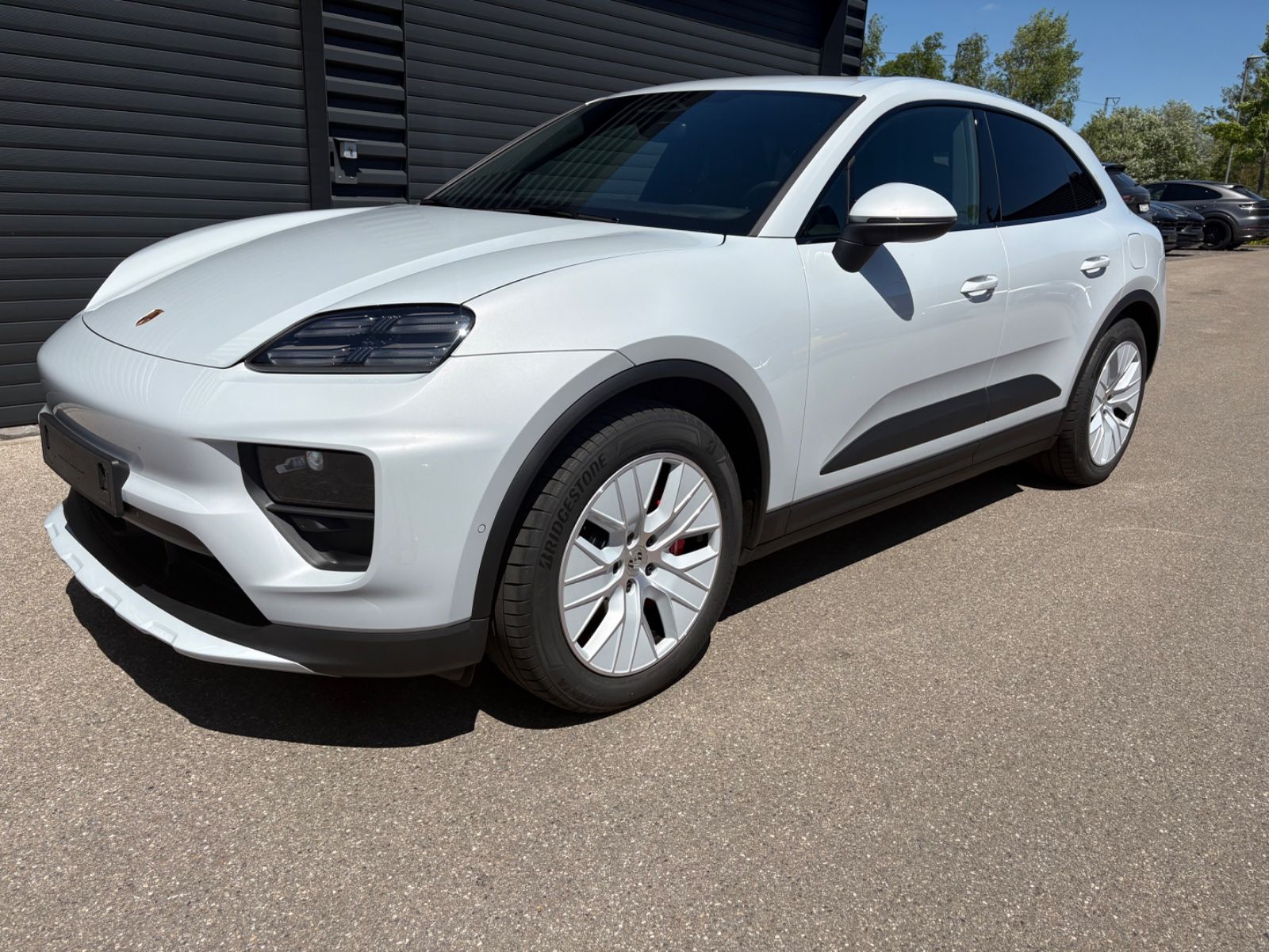 Porsche Macan Electric 4 S - Samsaru's Car Outlet