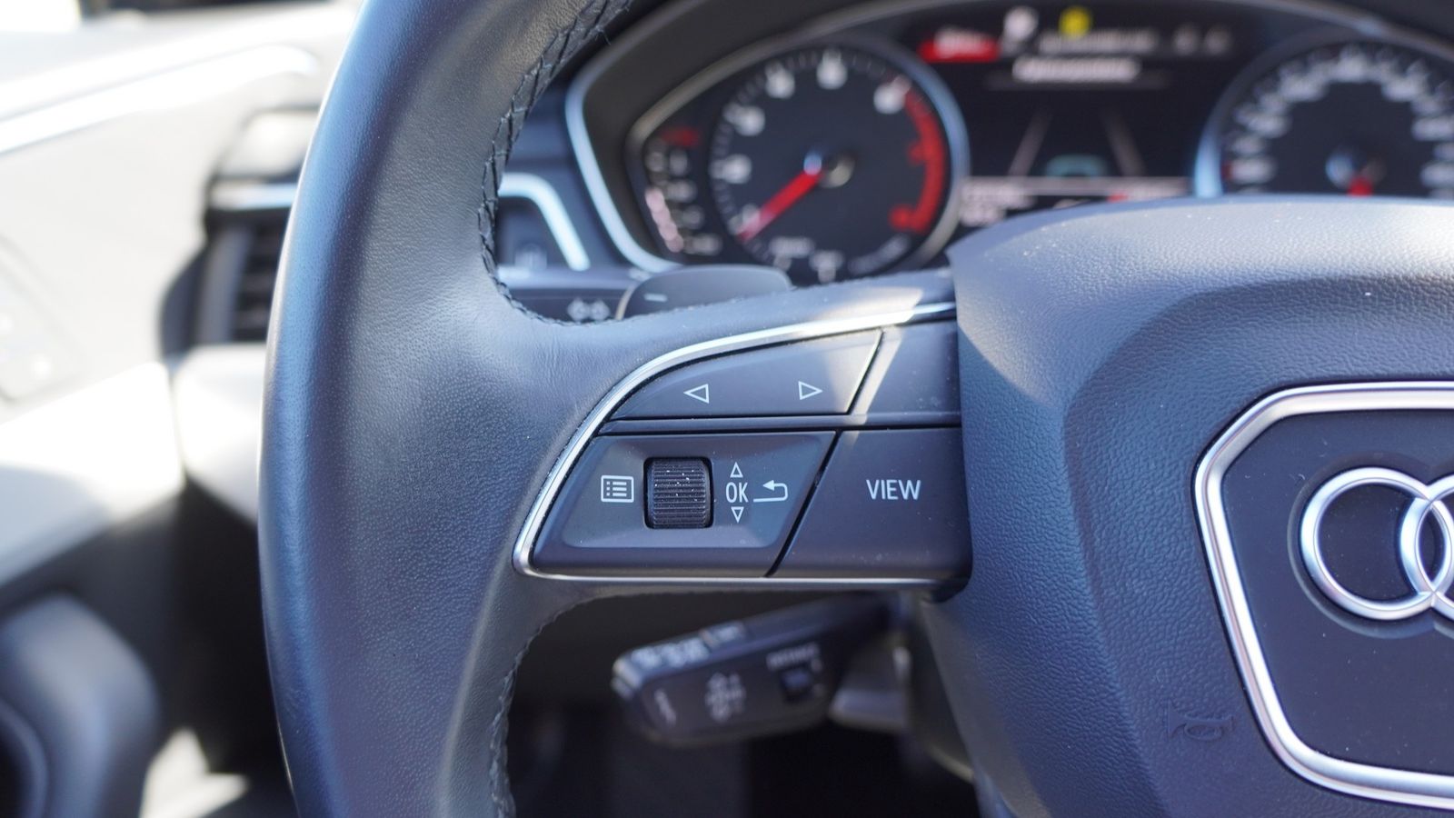Audi A4 35 2.0 TFSI Avant advanced - Samsaru's Car Outlet