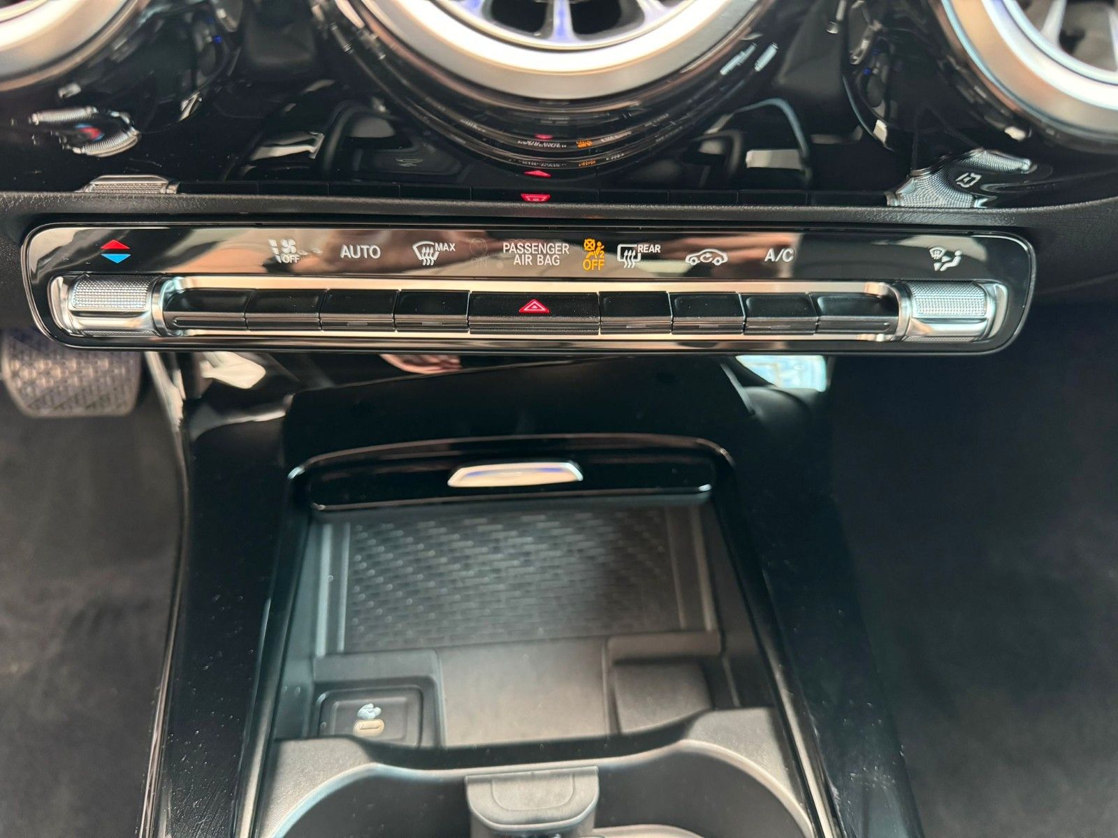 Mercedes-Benz A200 Progressive Advanced Plus - Samsaru's Car Outlet