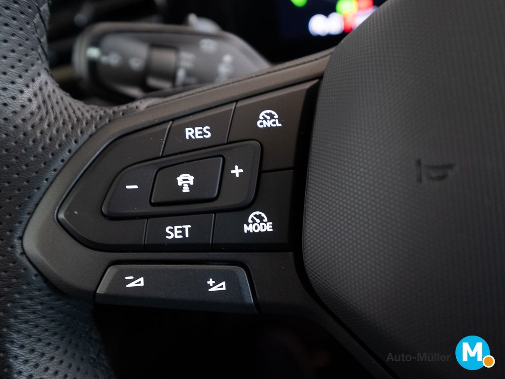 Volkswagen Passat TSI eHybrid DSG R-Line AHK Kamera Pano
