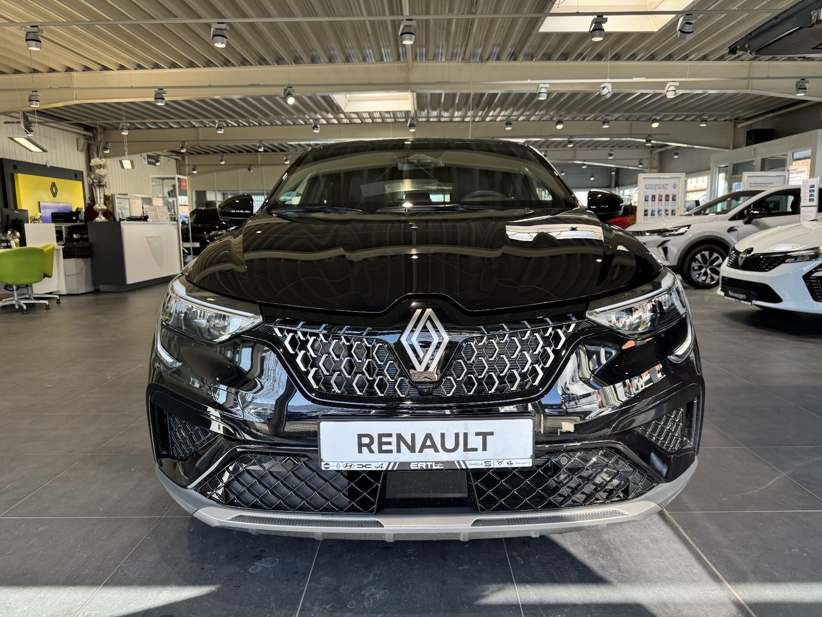 Renault Arkana TECHNO E-Tech Full Hybrid - Samsaru's Car Outlet