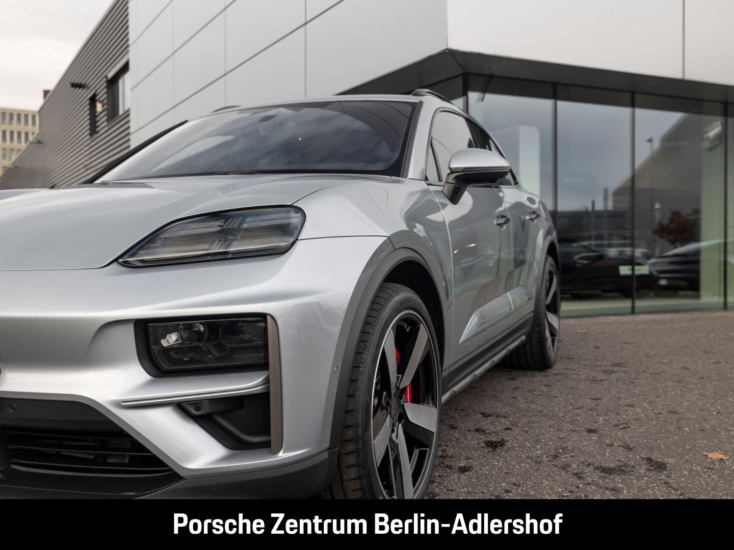 Porsche Macan Turbo - Samsaru's Car Outlet