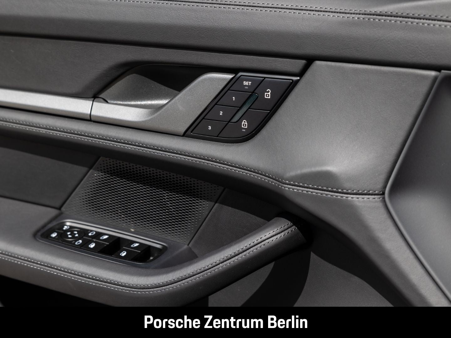 Porsche Taycan 4S Cross Turismo HD-Matrix HA-Lenkung