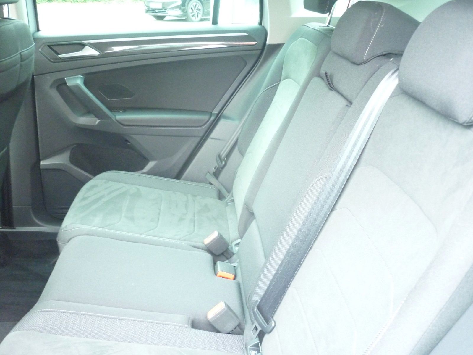 Volkswagen Tiguan 2.0 TDI Elegance - Samsaru's Car Outlet