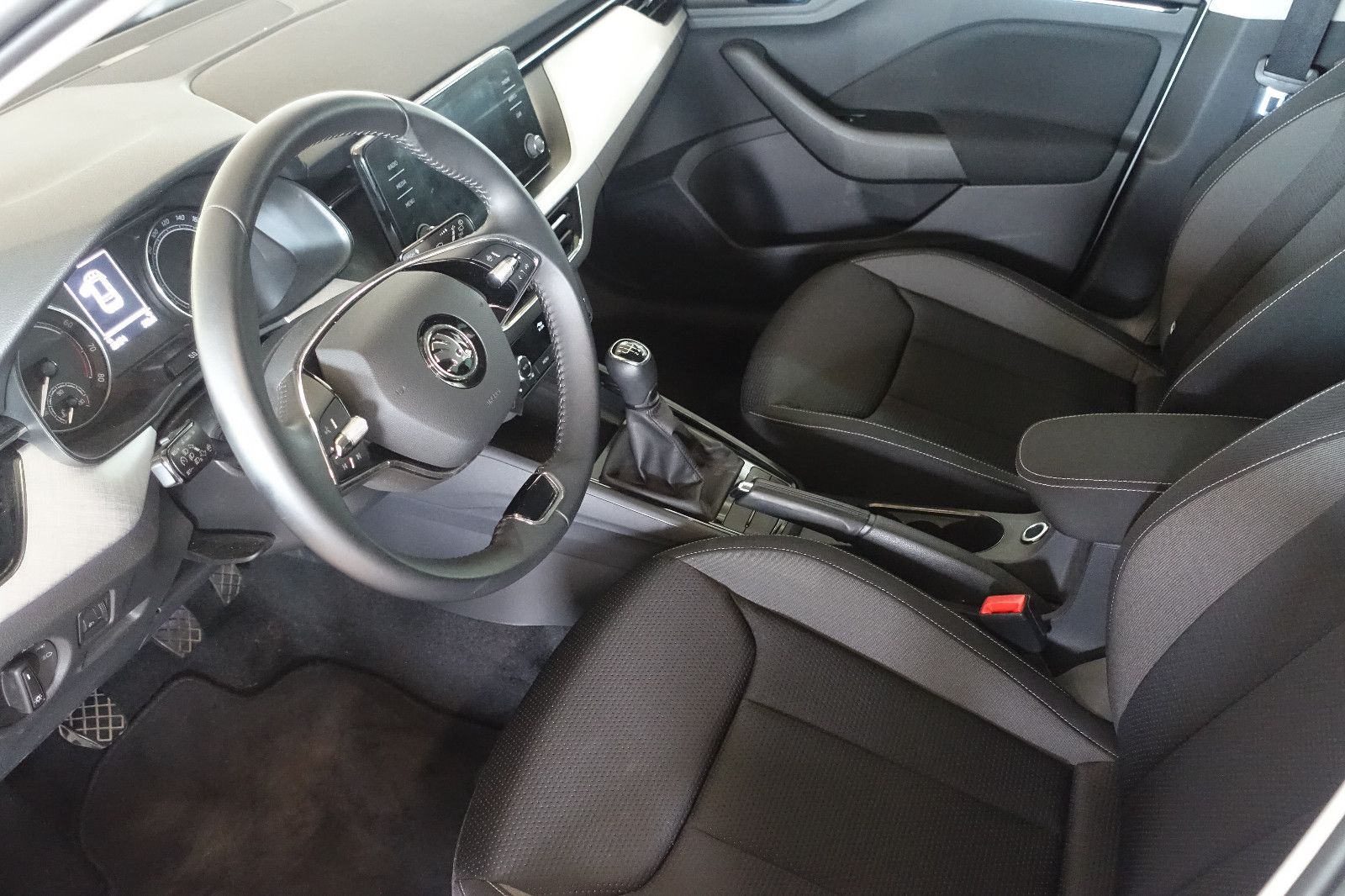 Skoda Kamiq 1.0 TSI Tour - Samsaru's Car Outlet