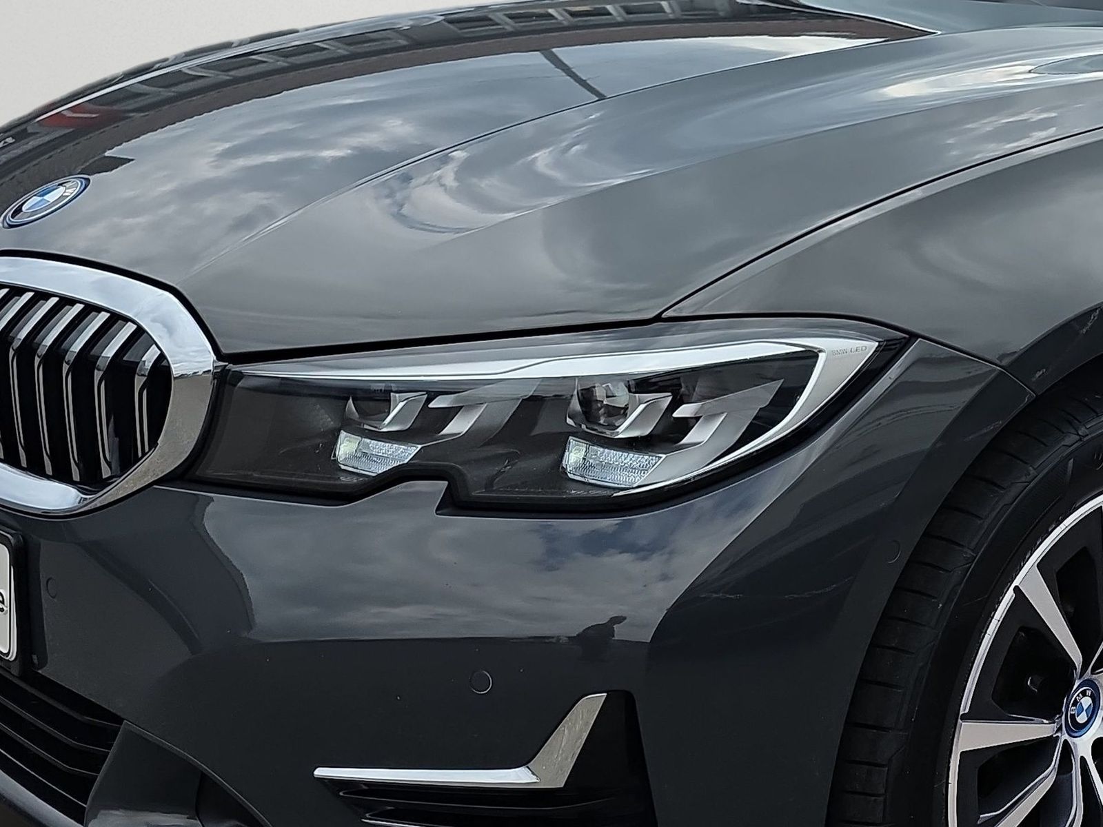 BMW 330e xDrive Touring Luxury-Line - Samsaru's Car Outlet