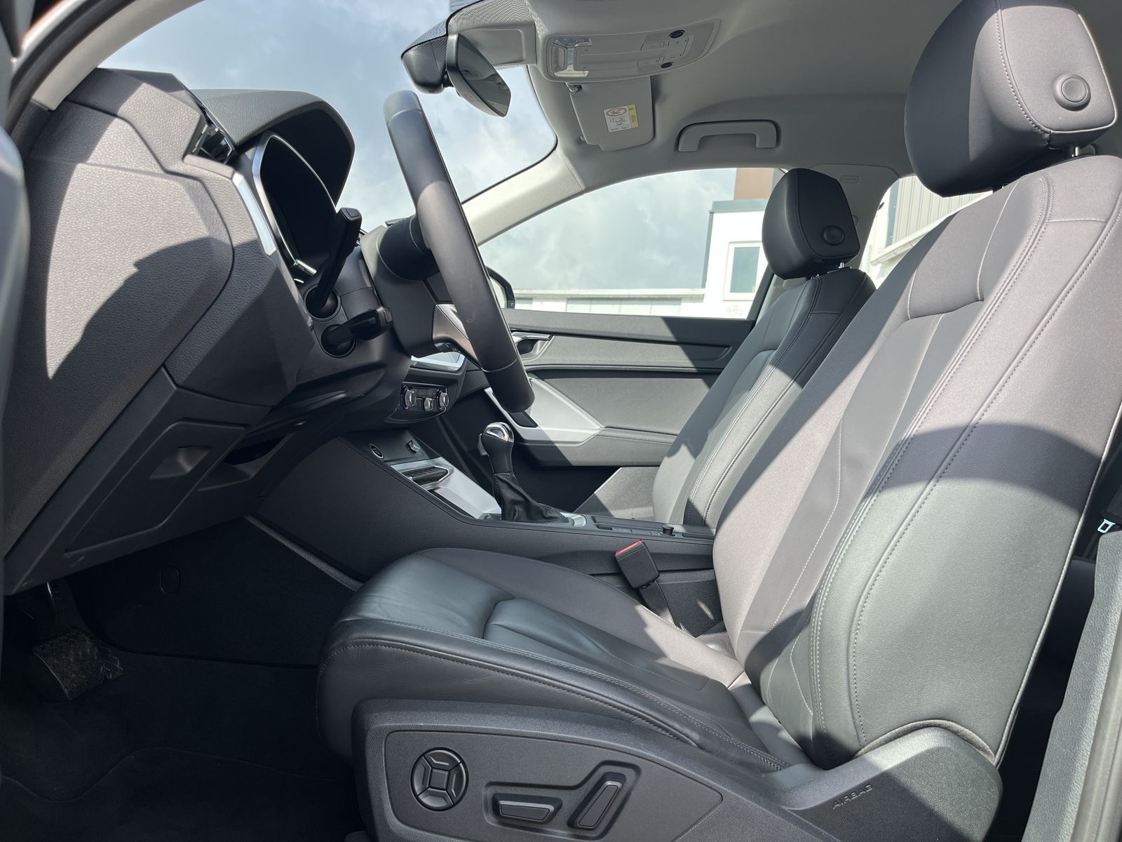 Audi Q3 35 2.0 TDI quattro S tronic - Samsaru's Car Outlet