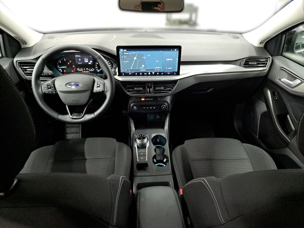 Ford Focus Turnier 1.5 Aut. TITANIUM NAVI RFK LED SH