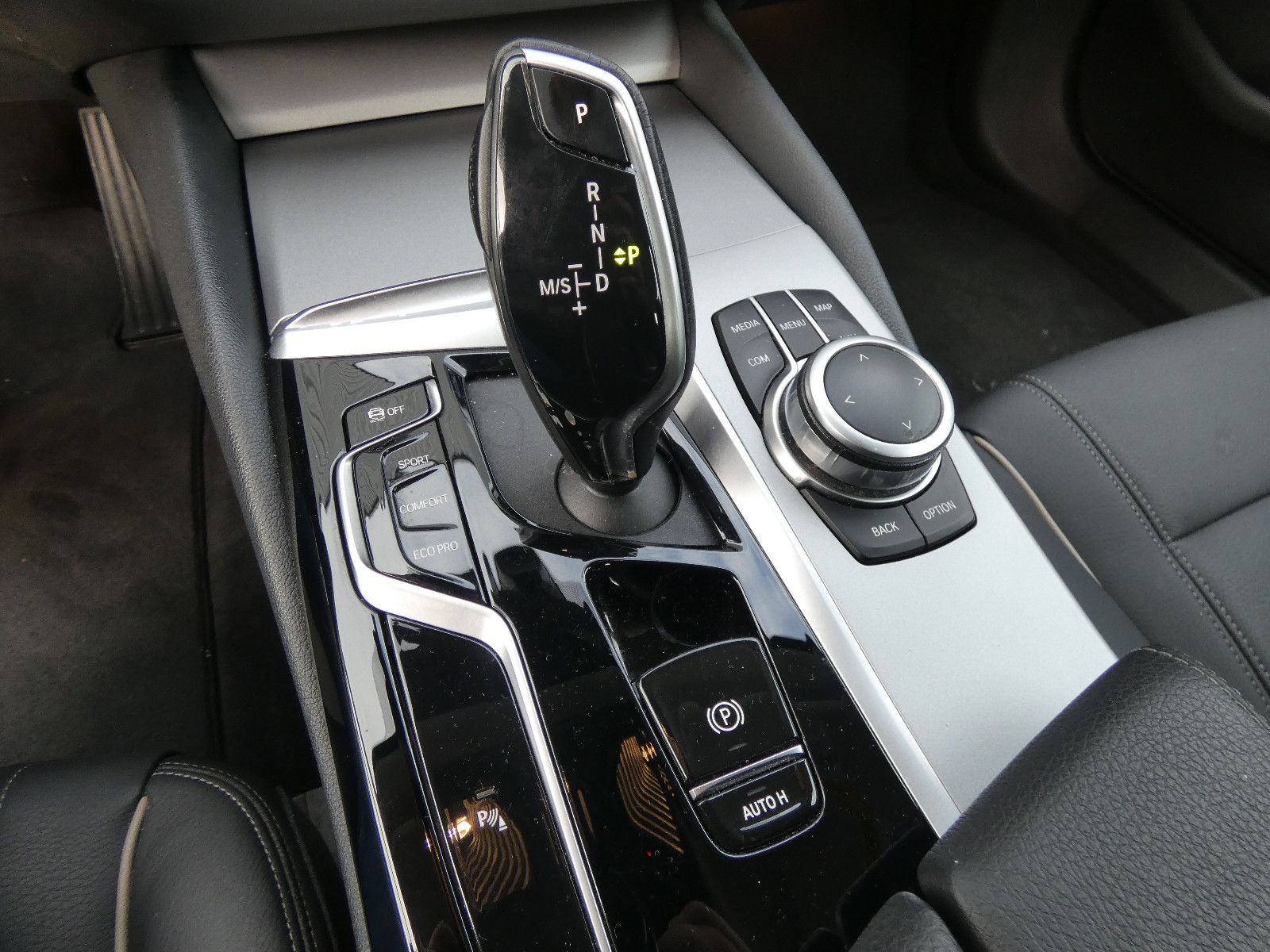 BMW 520d xDrive LED Leder Navi Kamera 1-Hand Facelif