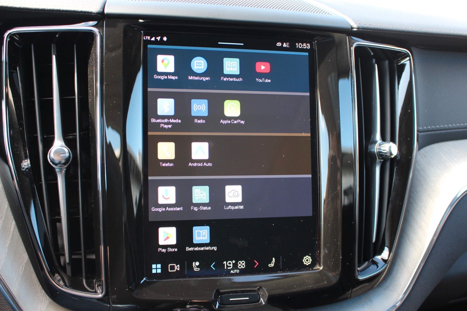 Volvo XC60 B5 Benzin Ultra Dark Massagesitze